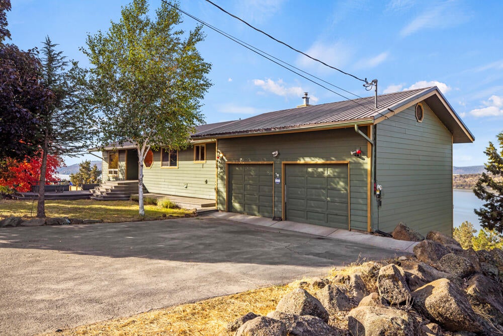 Klamath Falls, Oregon, 97601, United States, 4 Bedrooms Bedrooms, ,4 BathroomsBathrooms,Residential,For Sale,1804036