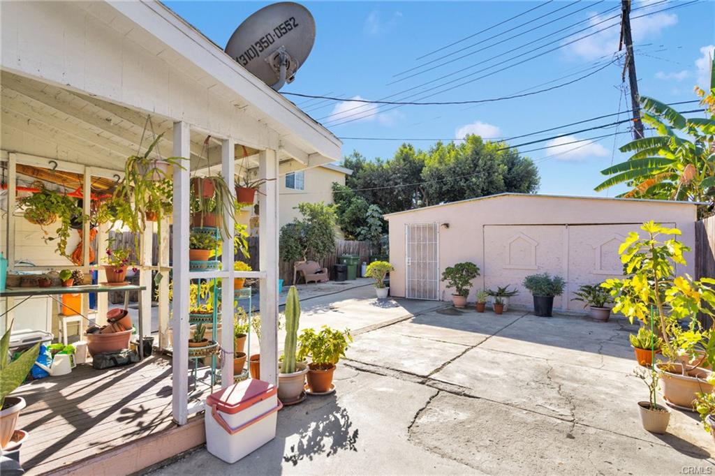 Los Angeles, California, 90003, United States, 4 Bedrooms Bedrooms, ,1 BathroomBathrooms,Residential,For Sale,1992403