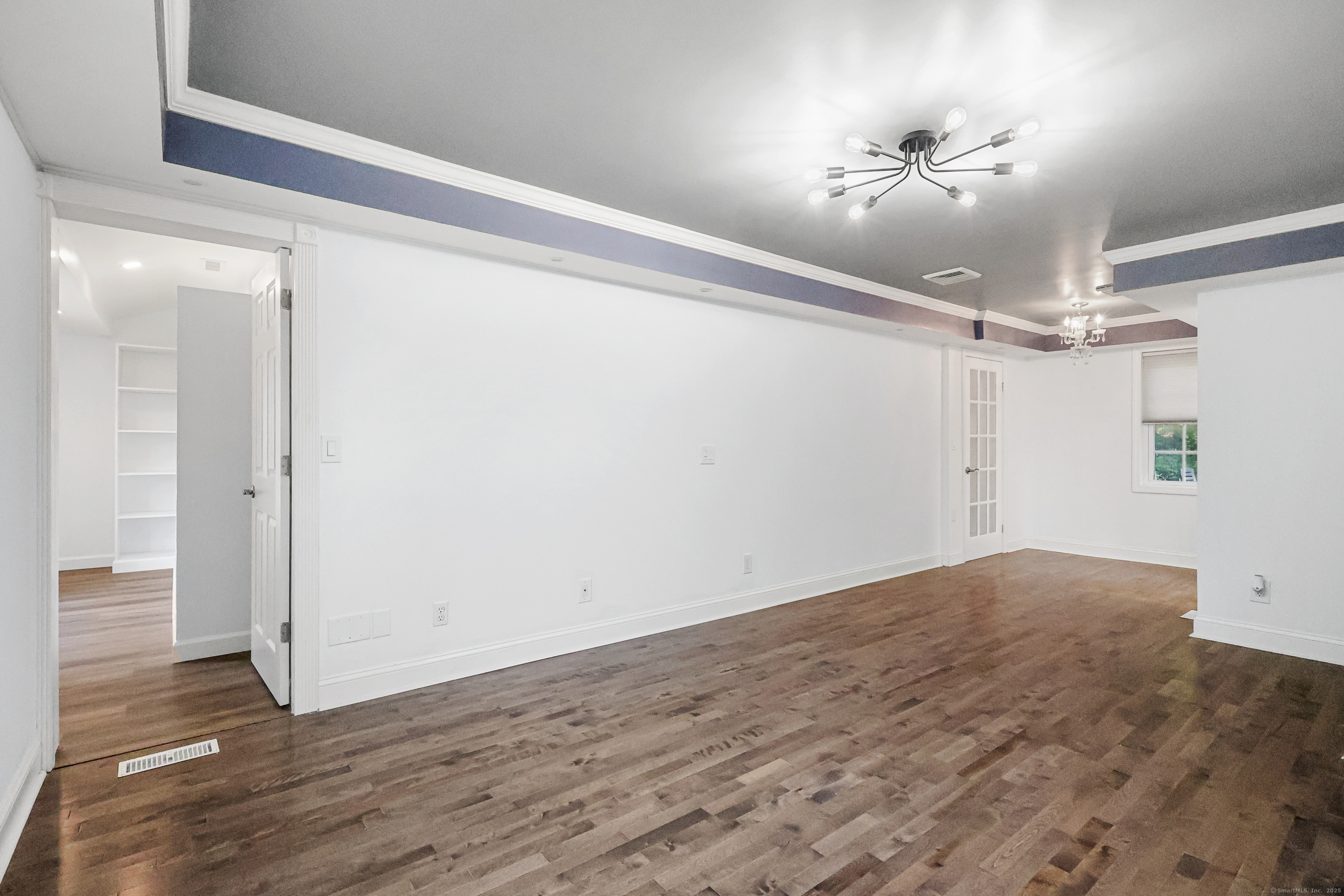 Newtown, Connecticut, 06470, United States, 5 Bedrooms Bedrooms, ,5 BathroomsBathrooms,Residential,For Sale,1960468