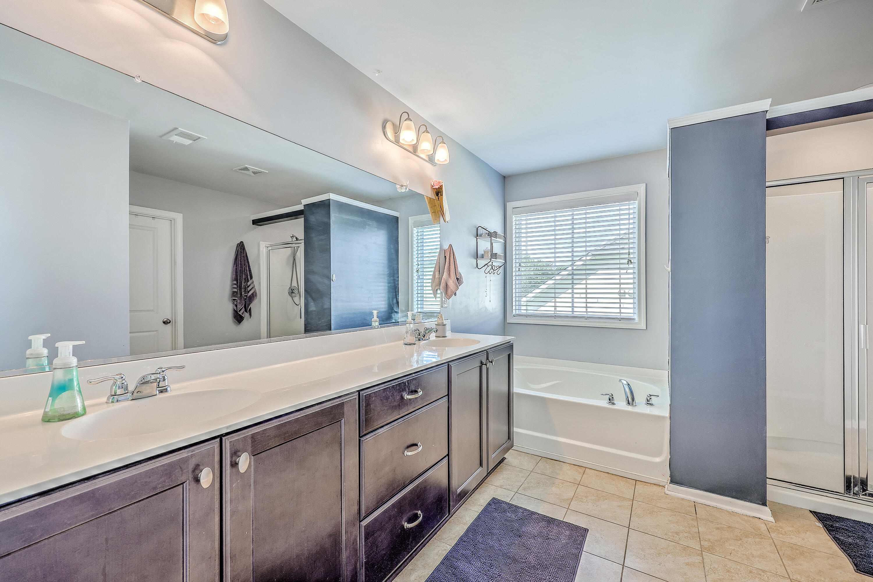 Hanahan, South Carolina, 29410, United States, 5 Bedrooms Bedrooms, ,3 BathroomsBathrooms,Residential,For Sale,1938024