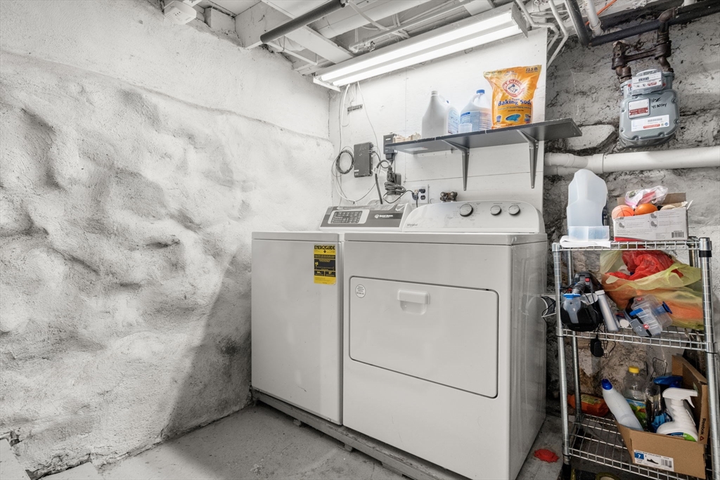 Weston, Massachusetts, 02493, United States, 3 Bedrooms Bedrooms, ,3 BathroomsBathrooms,Residential,For Sale,1960469