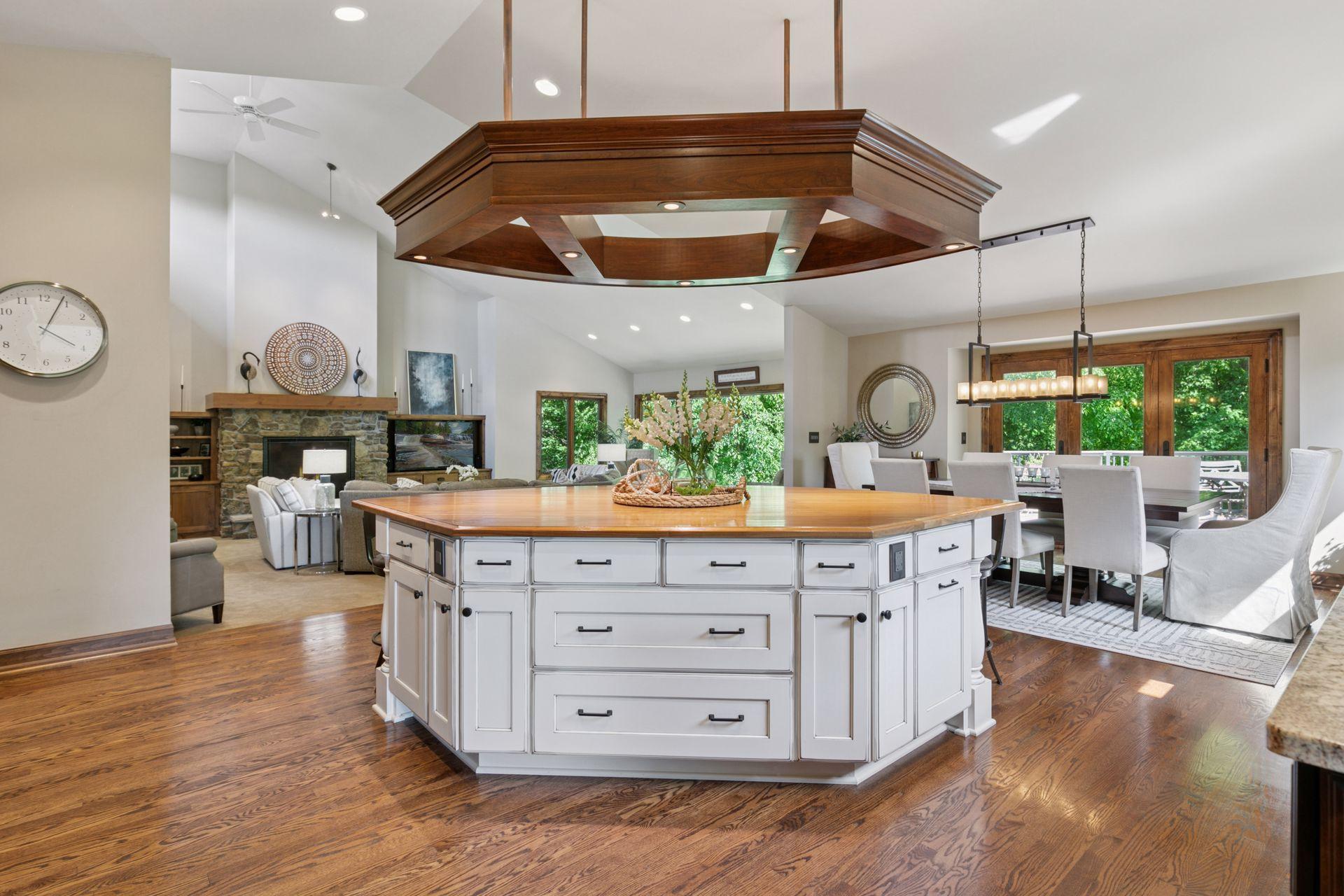 Chanhassen, Minnesota, 55318, United States, 5 Bedrooms Bedrooms, ,2 BathroomsBathrooms,Residential,For Sale,1847378