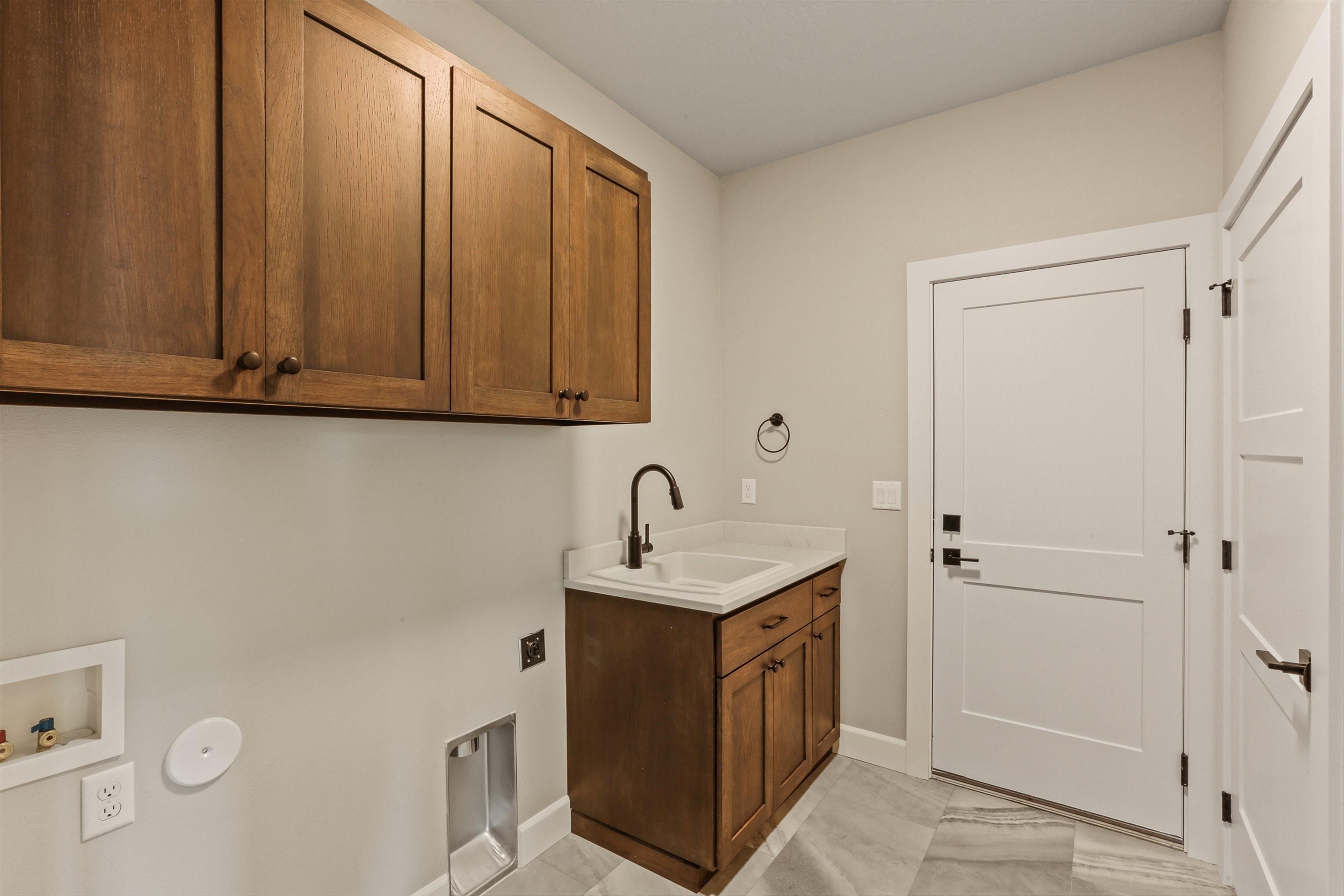 Spokane, Washington, 99223, United States, 5 Bedrooms Bedrooms, ,4 BathroomsBathrooms,Residential,For Sale,1999672