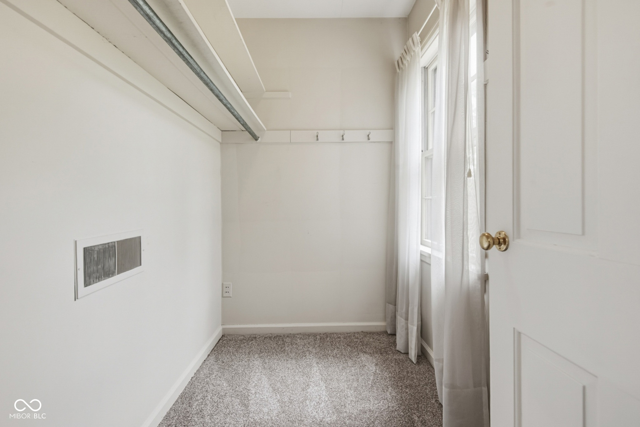 Columbus, Indiana, 47201, United States, 4 Bedrooms Bedrooms, ,3 BathroomsBathrooms,Residential,For Sale,1979631