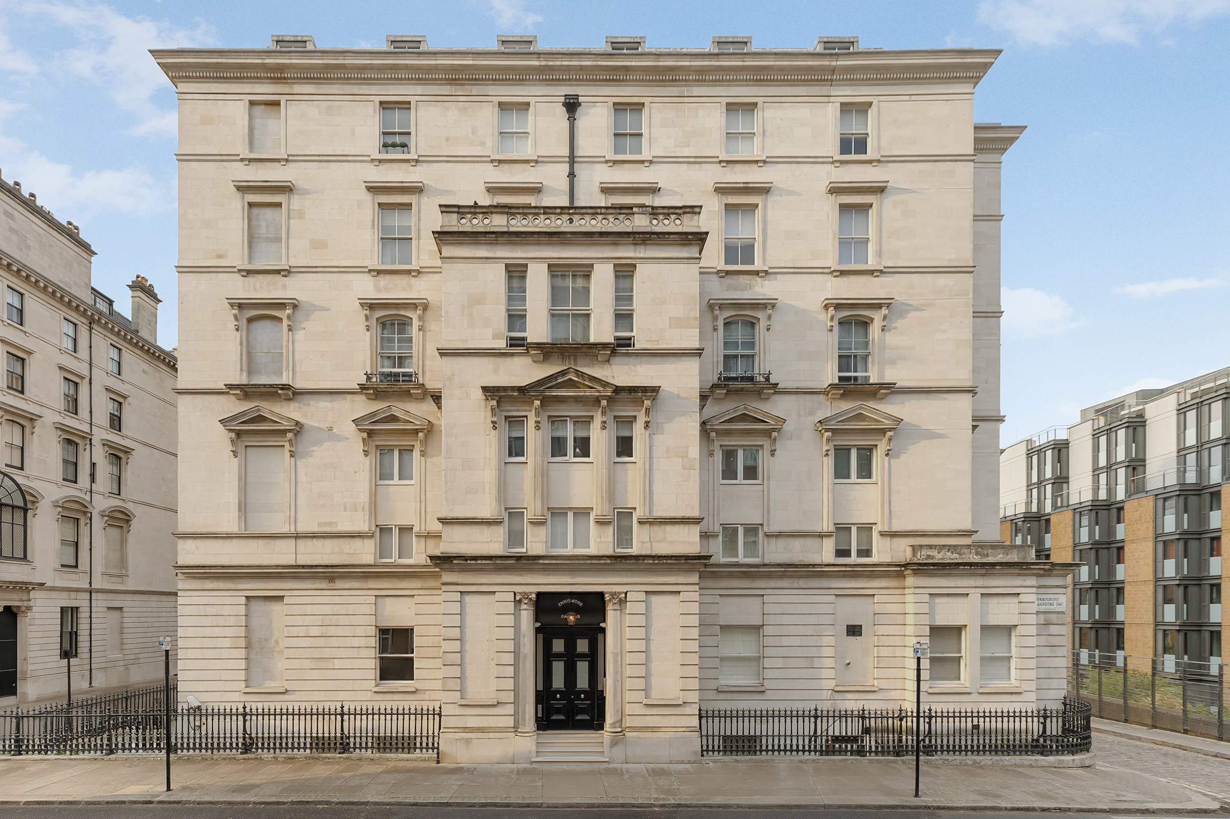  A Generous Three-Bedroom Apartment in Ennismore Gardens - 物件實景