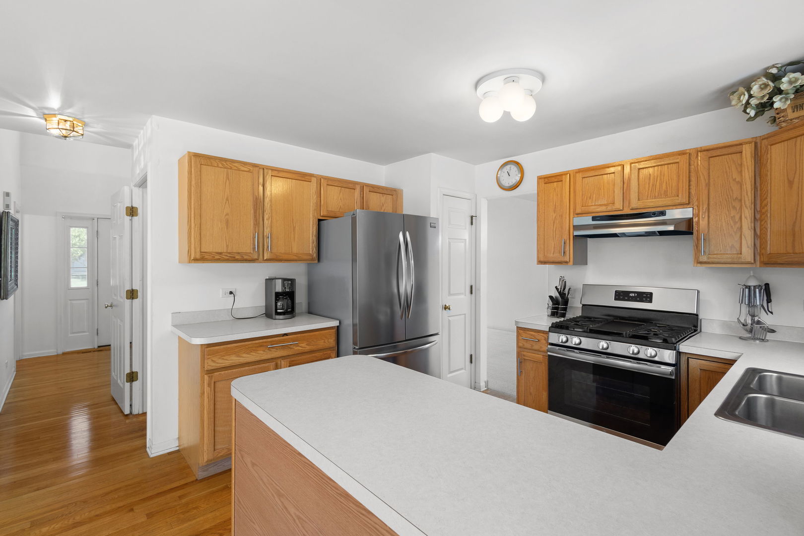 West Chicago, Illinois, 60185, United States, 4 Bedrooms Bedrooms, ,3 BathroomsBathrooms,Residential,For Sale,1968973