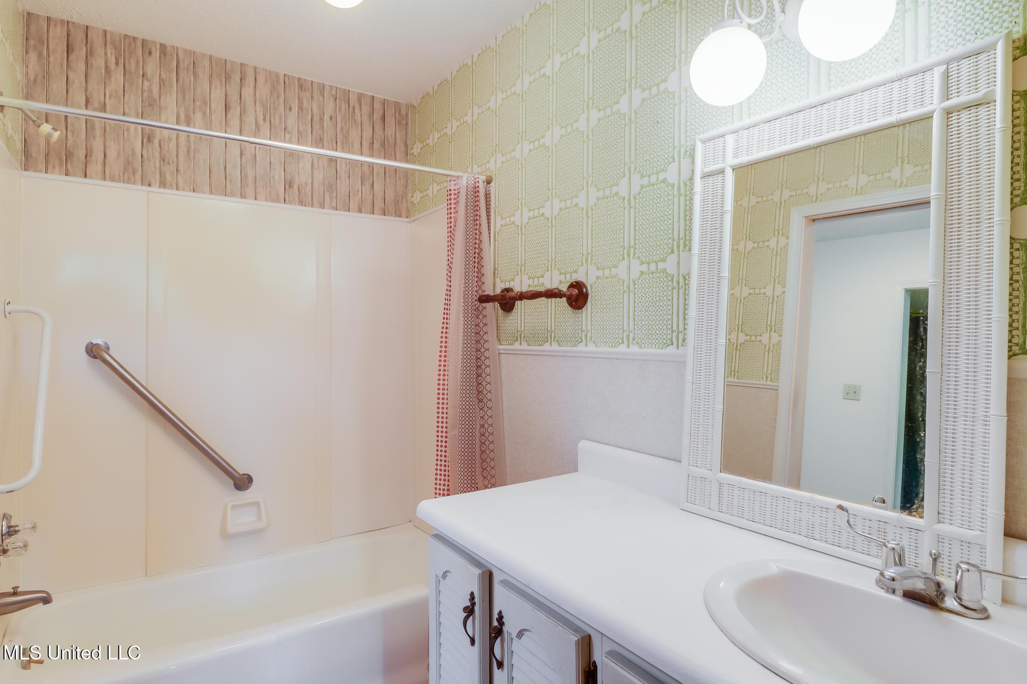 Pass Christian, Mississippi, 39571, United States, 3 Bedrooms Bedrooms, ,2 BathroomsBathrooms,Residential,For Sale,1874692