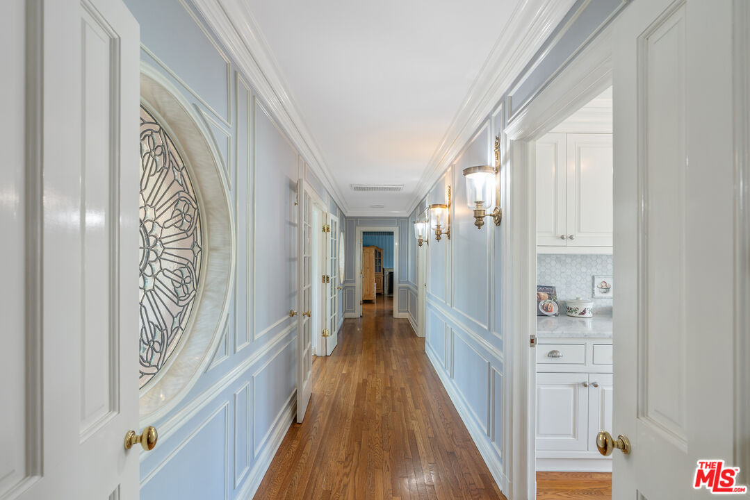 Los Angeles, California, 90004, United States, 6 Bedrooms Bedrooms, ,7 BathroomsBathrooms,Residential,For Sale,1907510