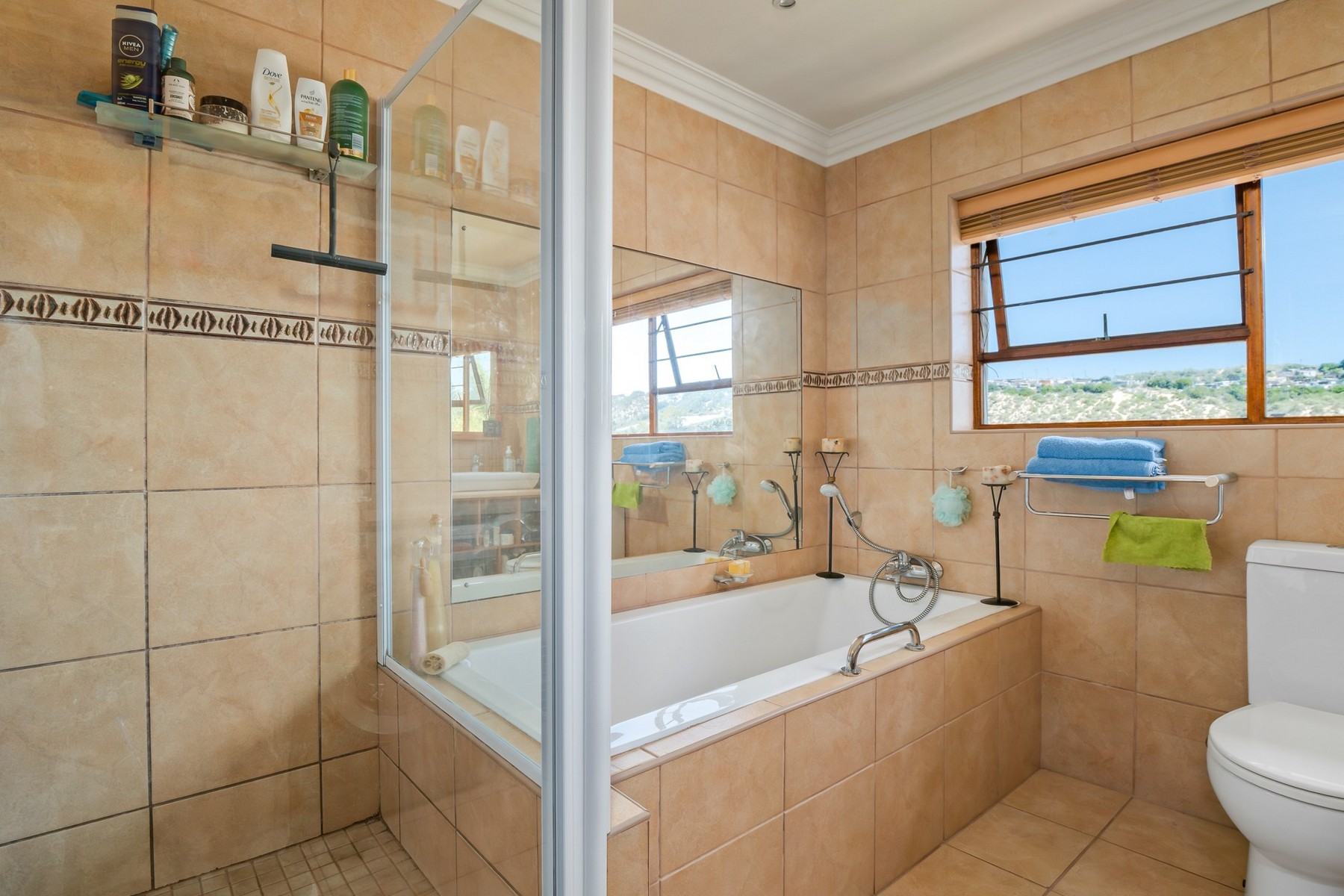  Stunning low-maintenance family home - 物件實景