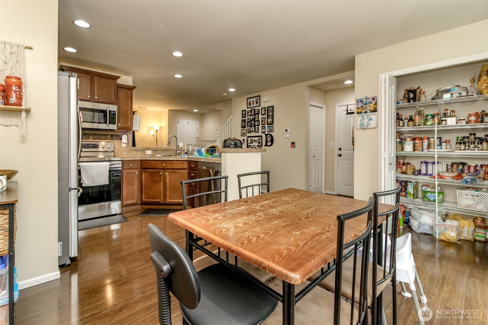 Puyallup, Washington, 98373, United States, 3 Bedrooms Bedrooms, ,3 BathroomsBathrooms,Residential,For Sale,1979459