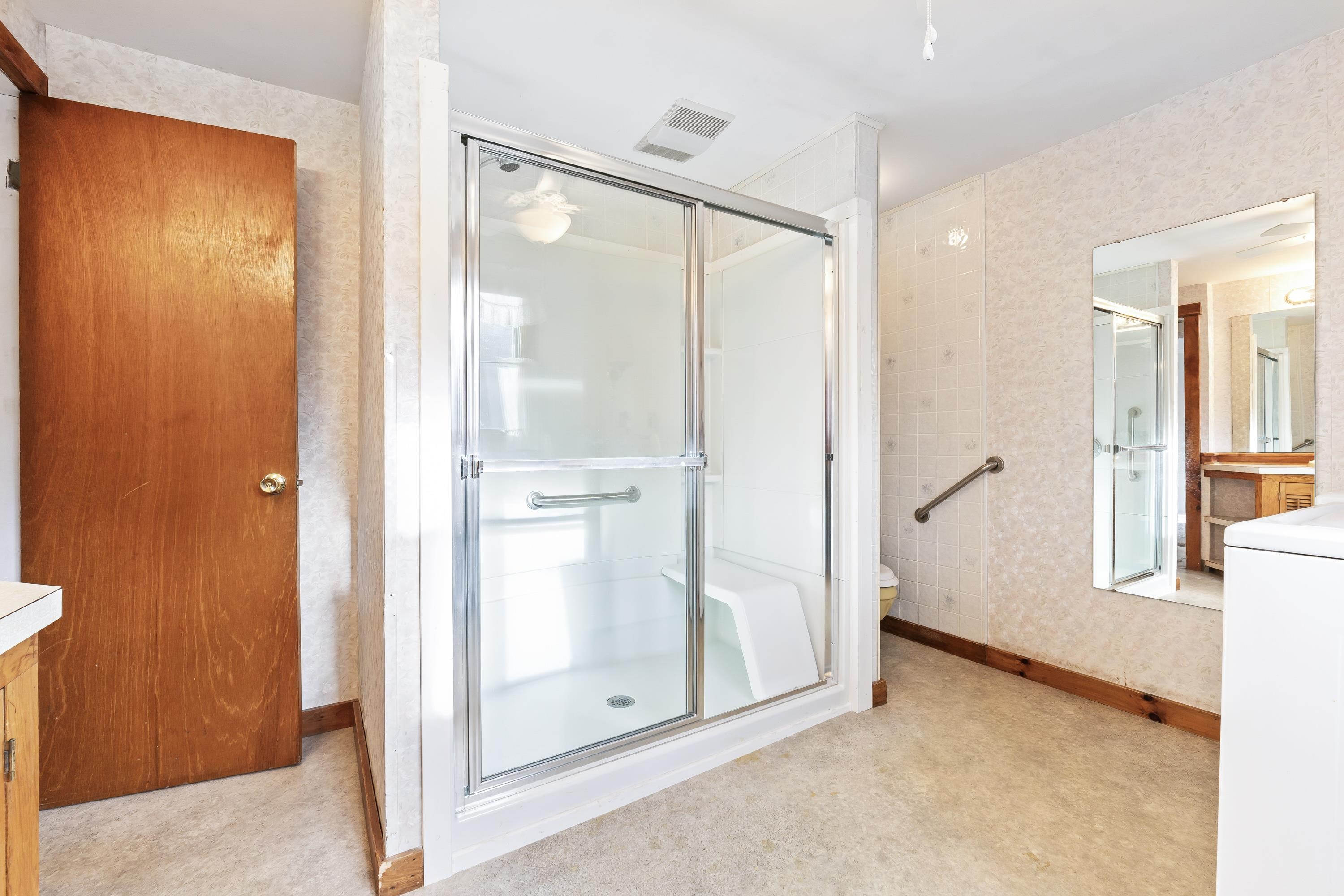 Kittery, Maine, 03904, United States, 5 Bedrooms Bedrooms, ,2 BathroomsBathrooms,Residential,For Sale,1924393