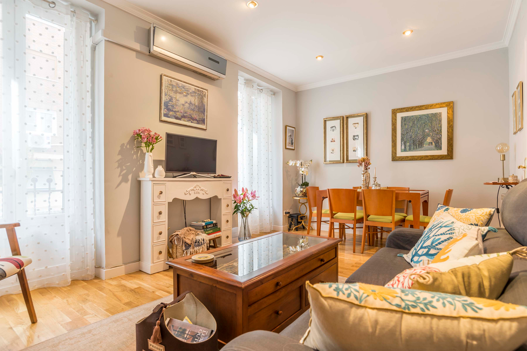  Exterior apartment in Trafalgar with four street-facing balconies - 物件實景