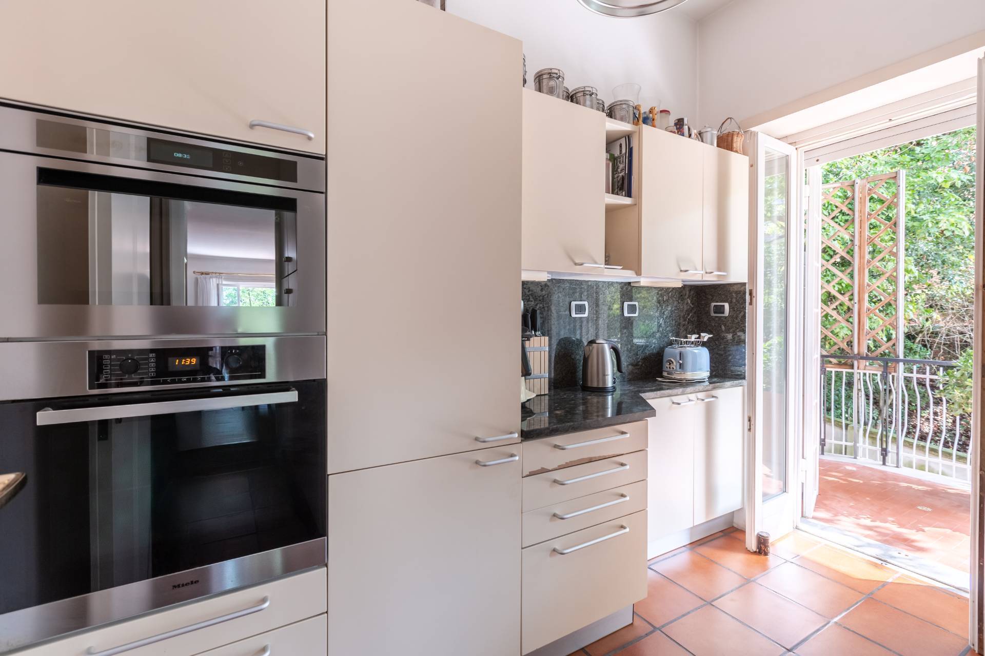 Roma, Roma, 00100, IT, 4 Bedrooms Bedrooms, ,4 BathroomsBathrooms,Residential,For Sale,1992075