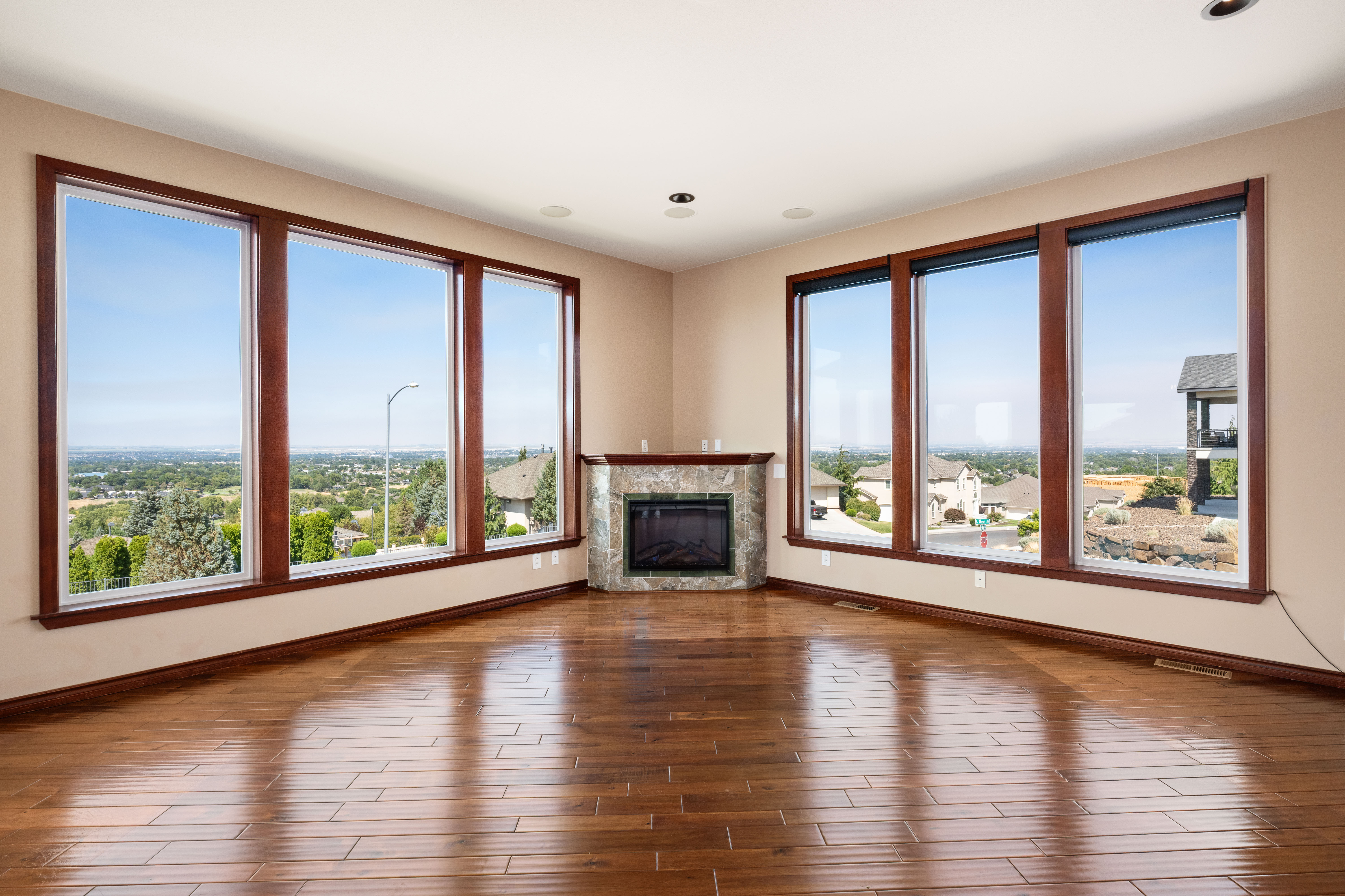  Breathtaking Views & Award Winning Parade Home - 物件實景