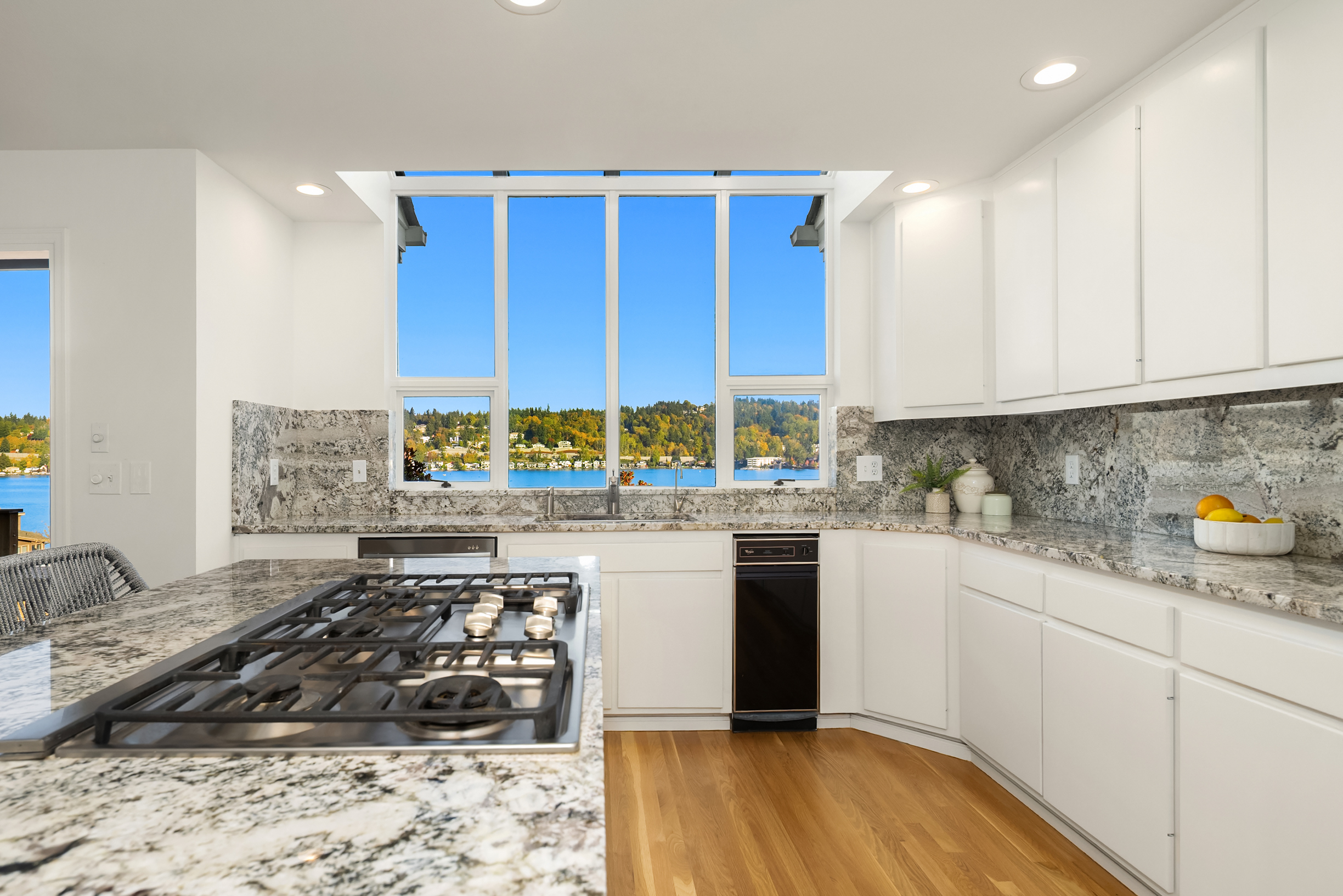  7020 96th Avenue Southeast, Mercer Island, WA 98040 - 物件實景