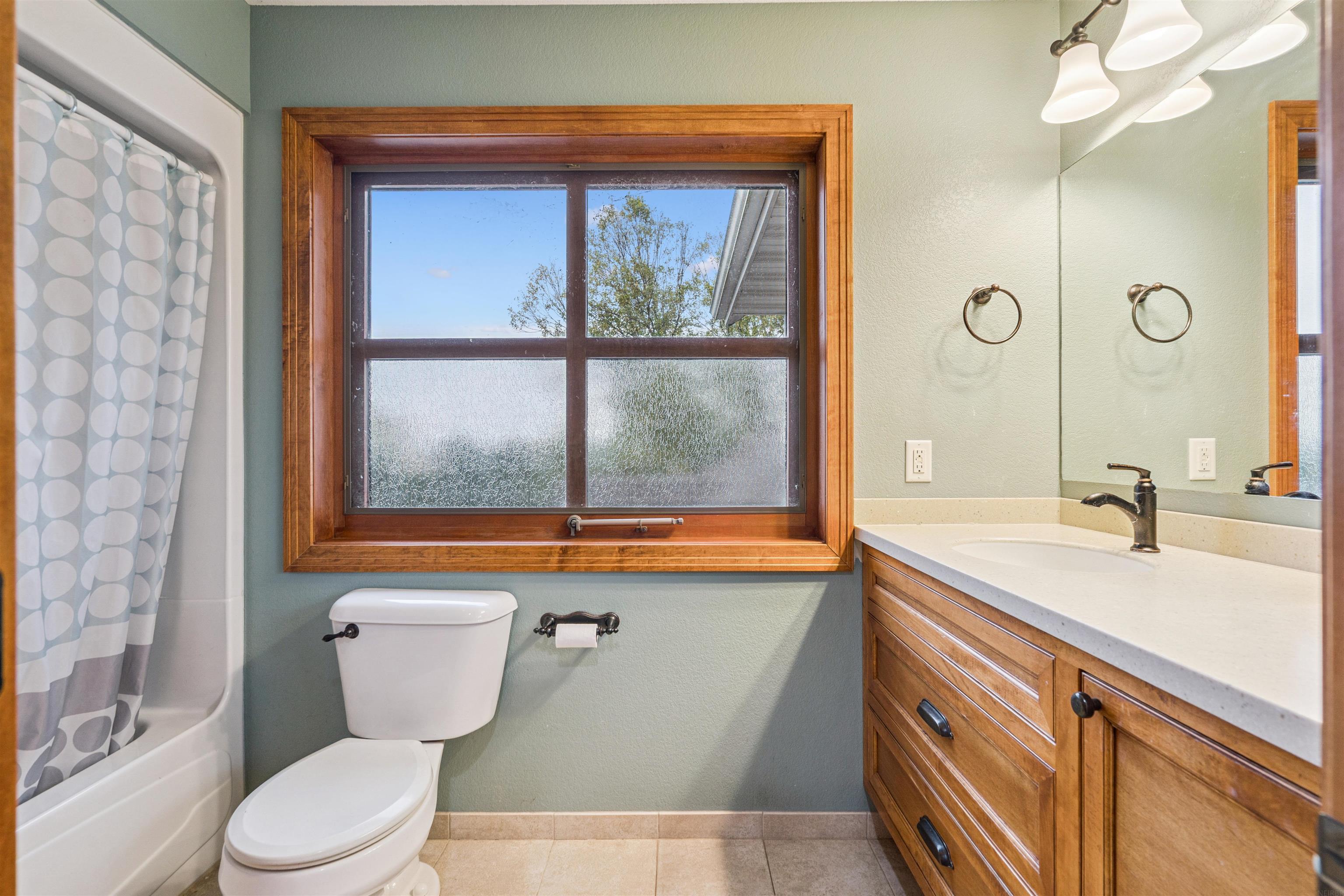 Waverly, Iowa, 50677, United States, 4 Bedrooms Bedrooms, ,4 BathroomsBathrooms,Residential,For Sale,1974808