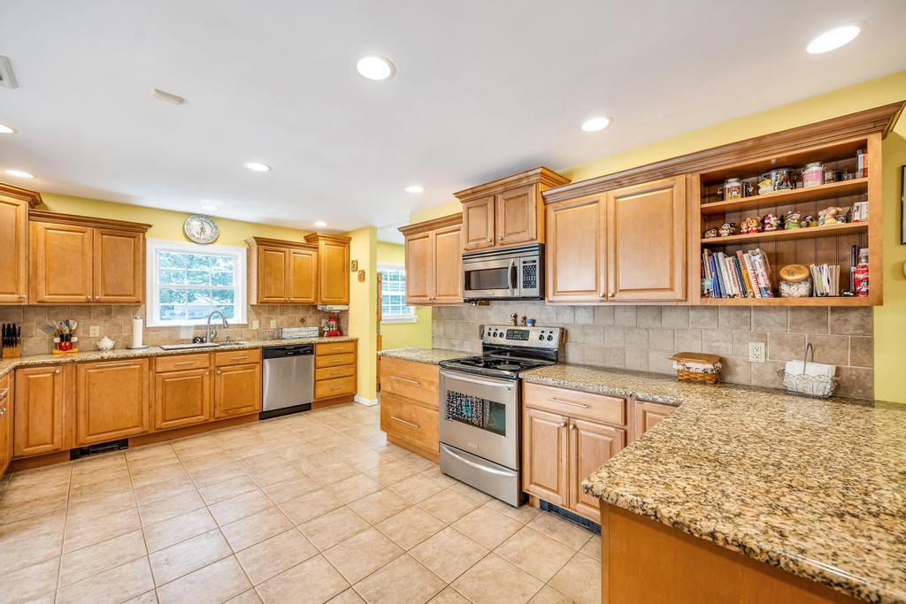 Islip Terrace, New York, 11752, United States, 3 Bedrooms Bedrooms, ,3 BathroomsBathrooms,Residential,For Sale,1898888
