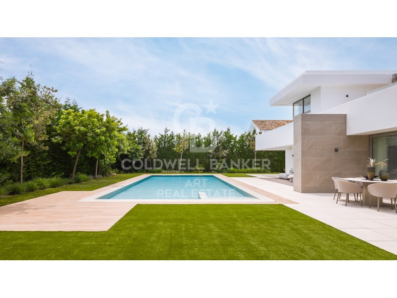 Estepona, Andalusia, ES, 5 Bedrooms Bedrooms, ,5 BathroomsBathrooms,Residential,For Sale,1826458