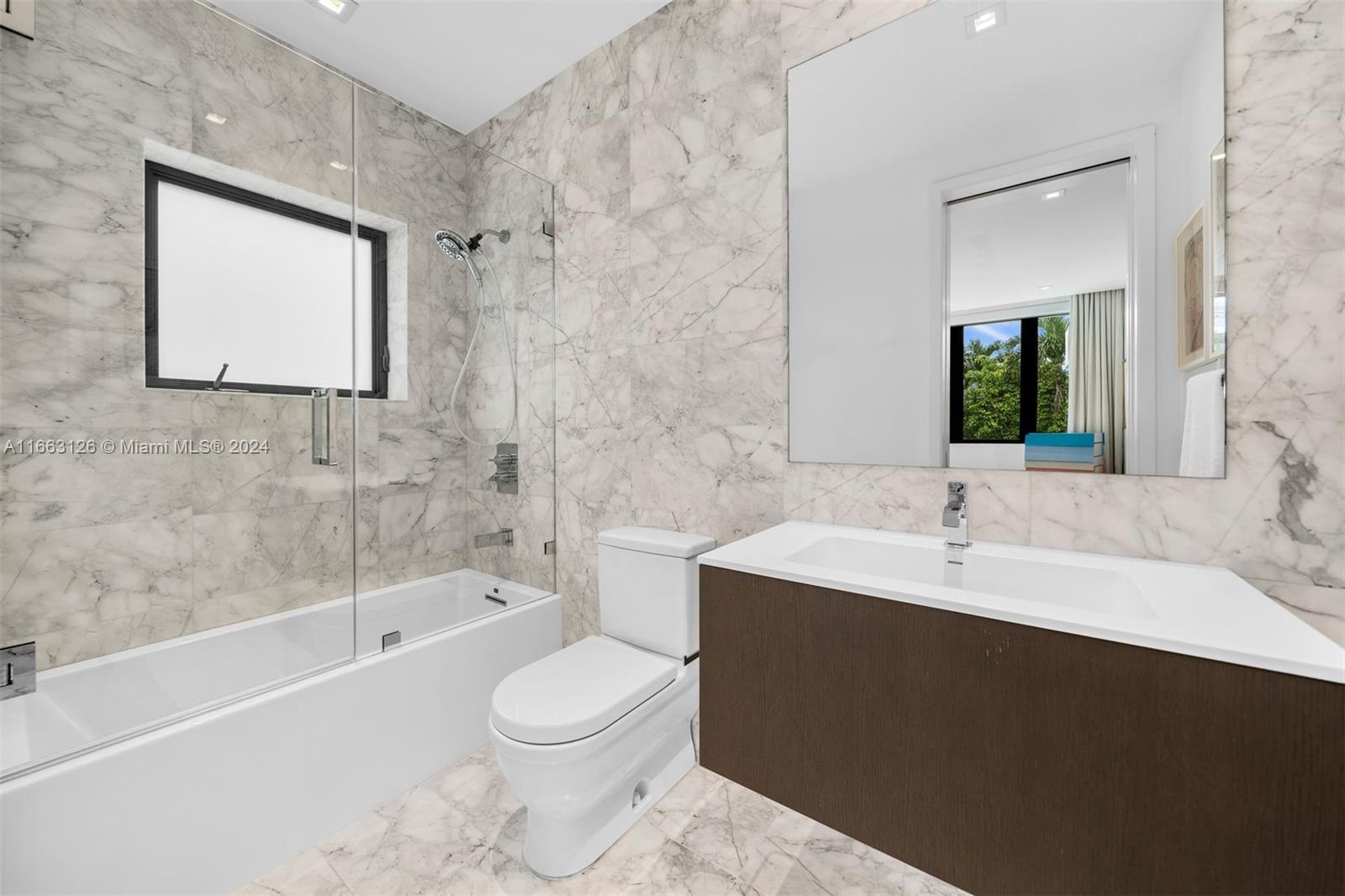 5327 N Bay Rd, Miami Beach, Florida, 33140, United States, 5 Bedrooms Bedrooms, ,7 BathroomsBathrooms,Residential,For Sale,5327 N Bay Rd,1616674