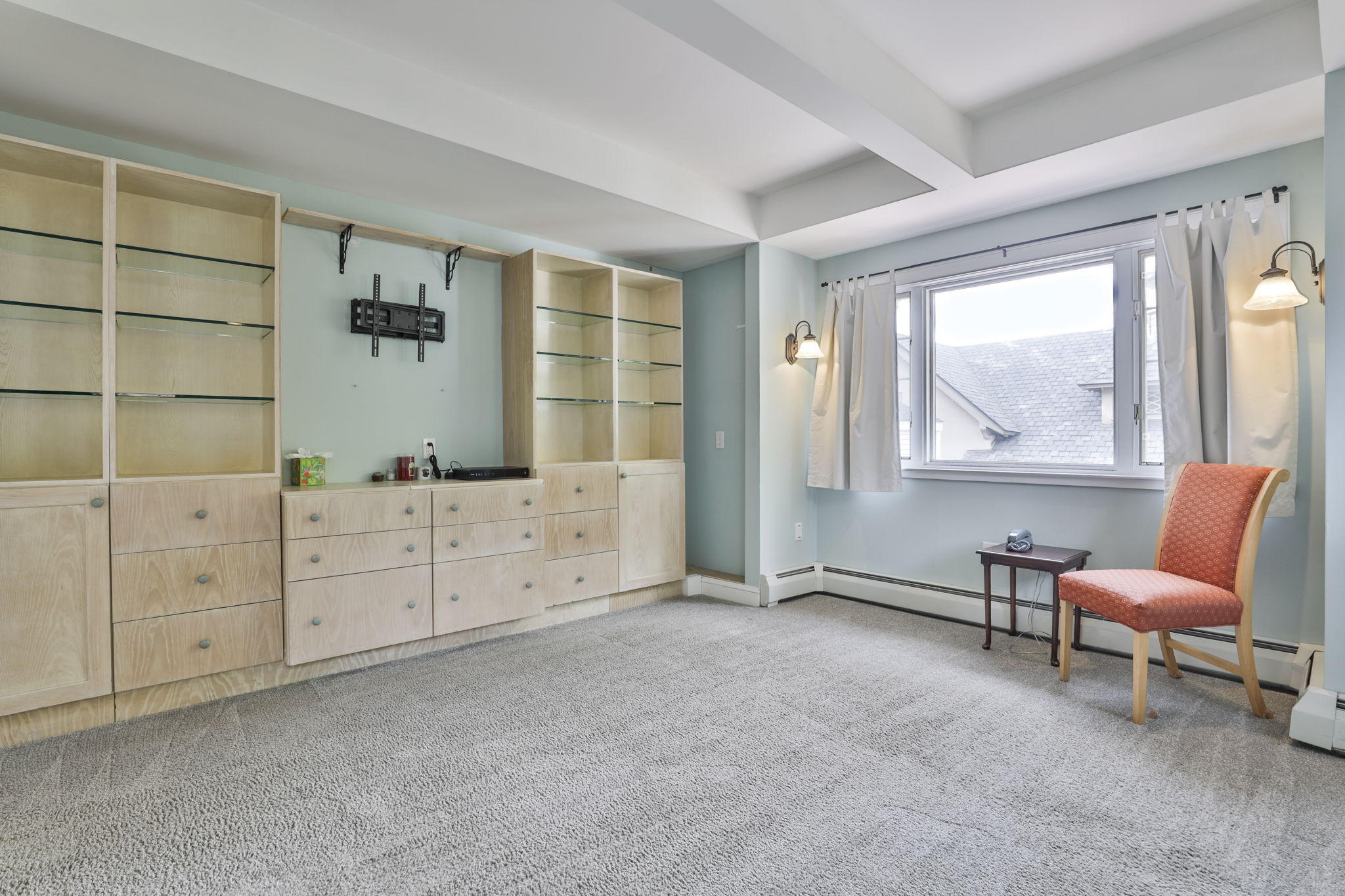 Manchester, New Hampshire, 03104, United States, 3 Bedrooms Bedrooms, ,2 BathroomsBathrooms,Residential,For Sale,1975563