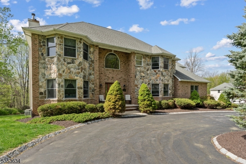 Andover Twp., New Jersey, 07821, United States, 4 Bedrooms Bedrooms, ,3 BathroomsBathrooms,Residential,For Sale,1793413