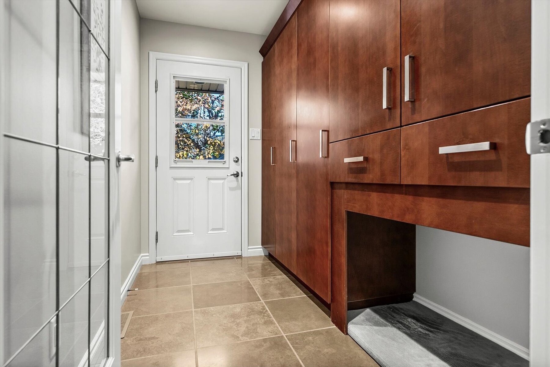  6526 Laurentian Way SW - 物件實景