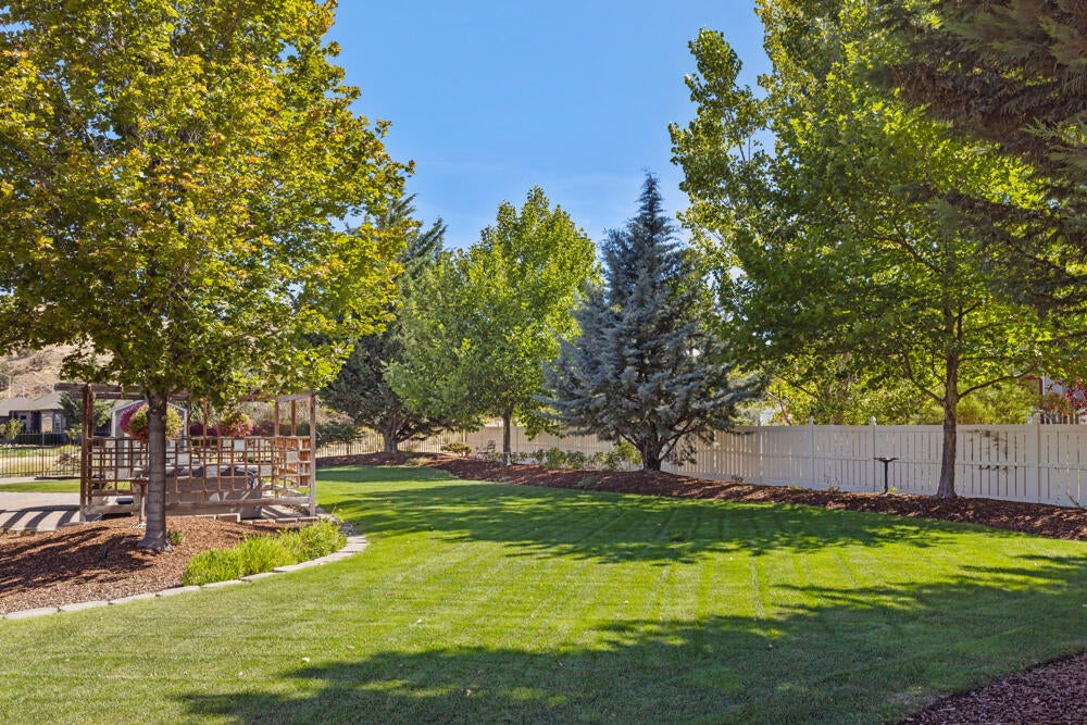 Klamath Falls, Oregon, 97601, United States, 3 Bedrooms Bedrooms, ,3 BathroomsBathrooms,Residential,For Sale,1848515
