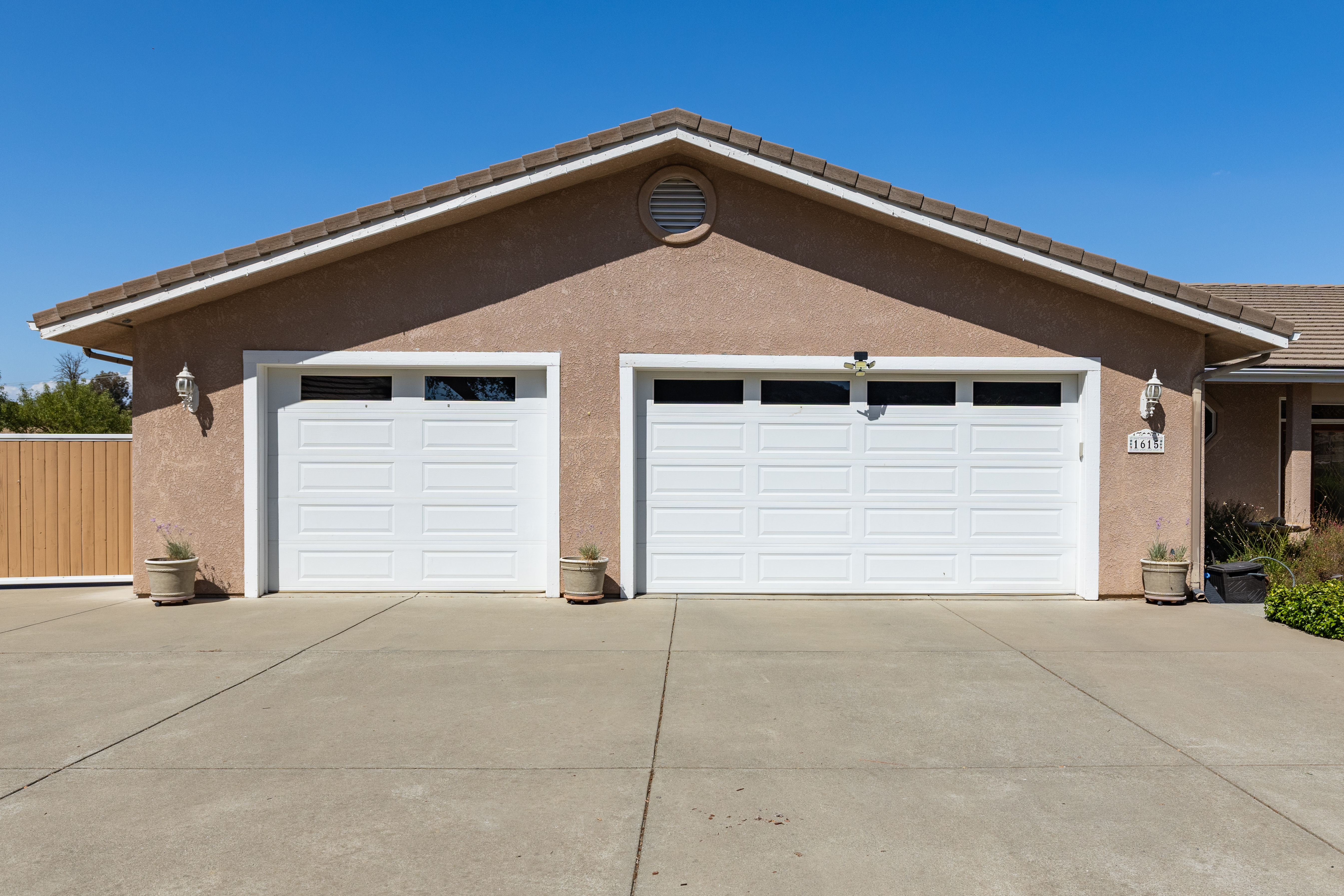  Stunning Lake Nacimiento Retreat with 6-Car Garage, Workshop & RV/Boat Parking - 物件實景