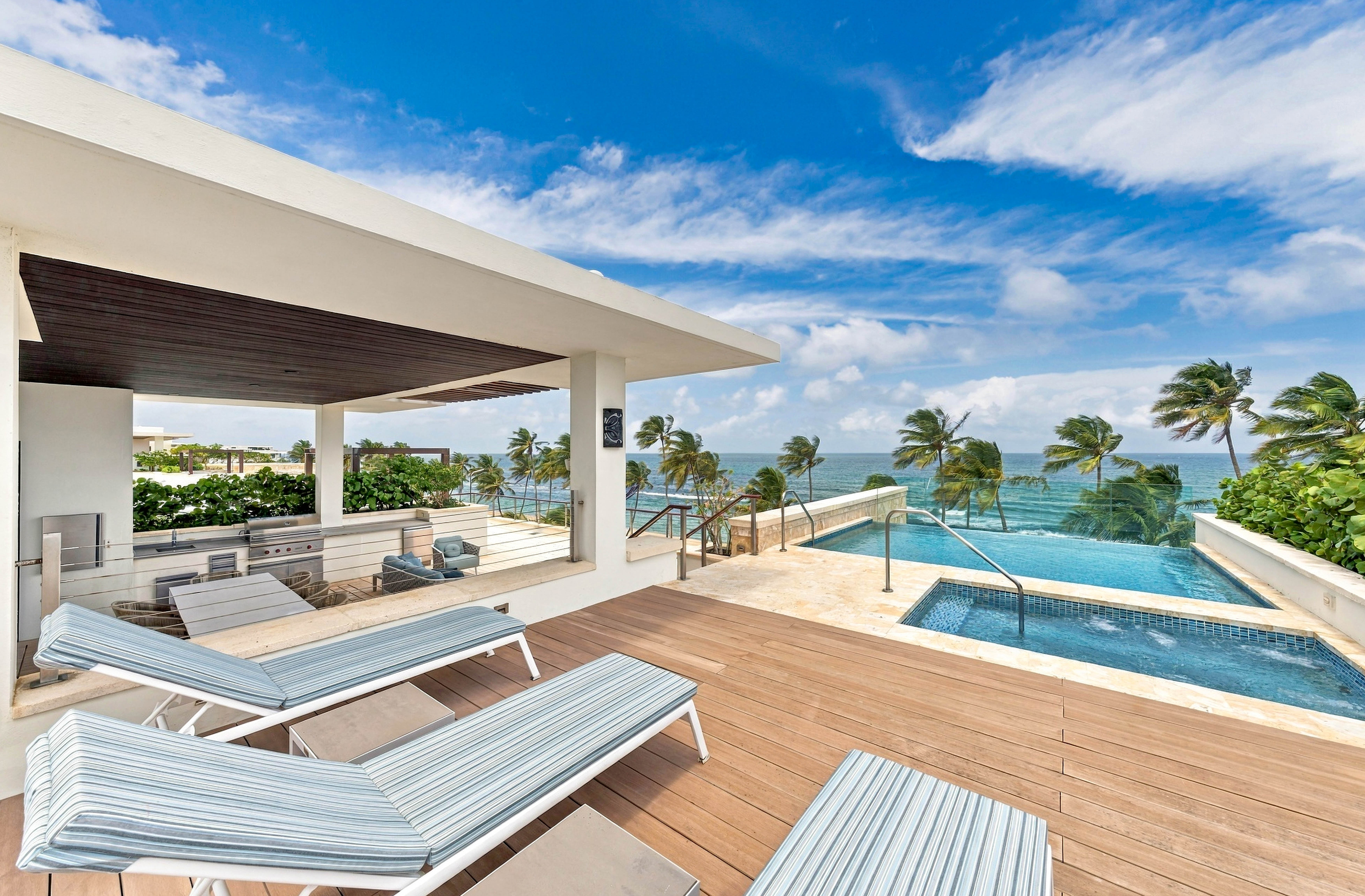  A Distinguished Oceanfront Penthouse on West Beach - 物件實景