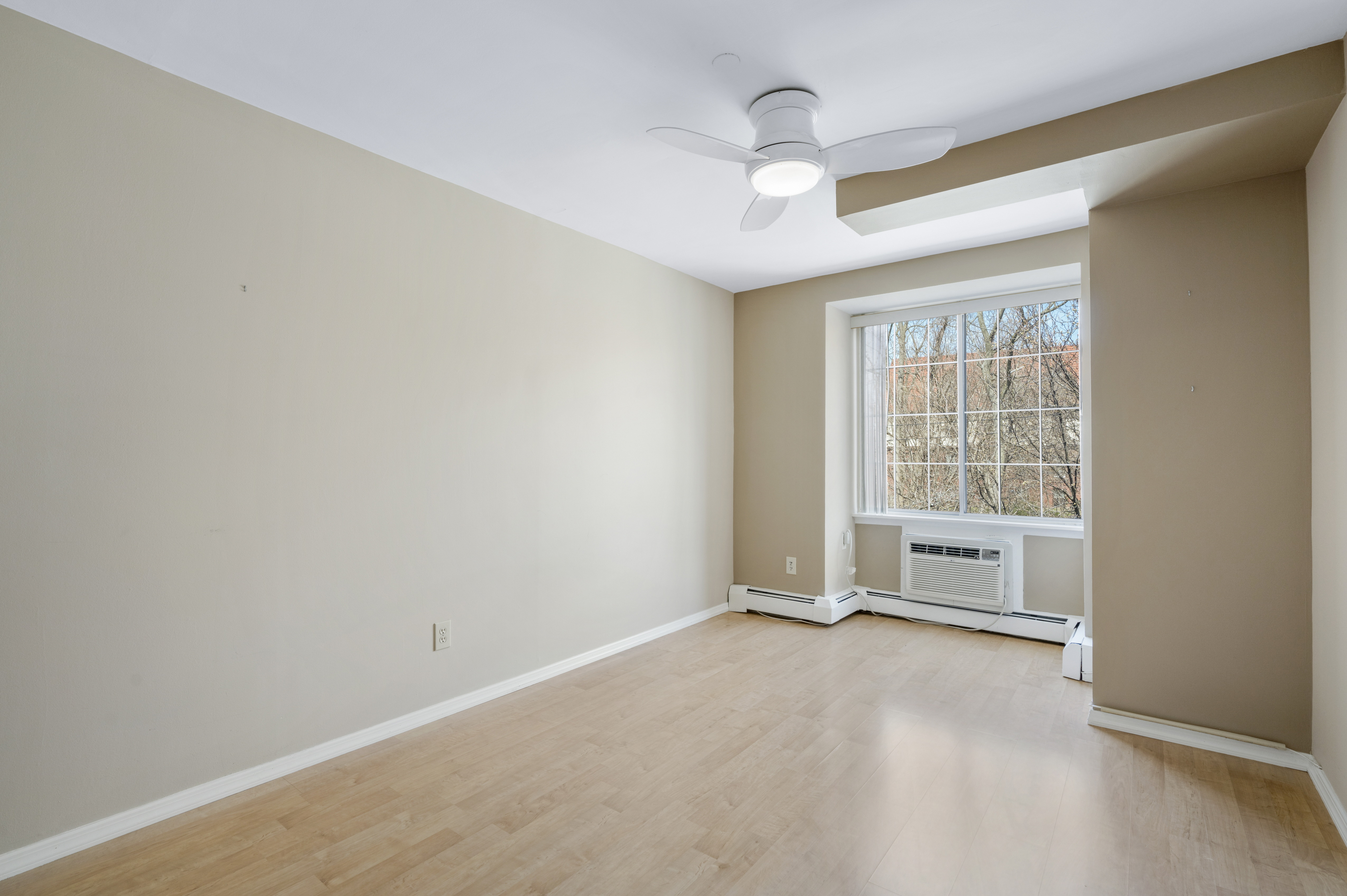  Two-Level Townhouse in White Plains - 物件實景