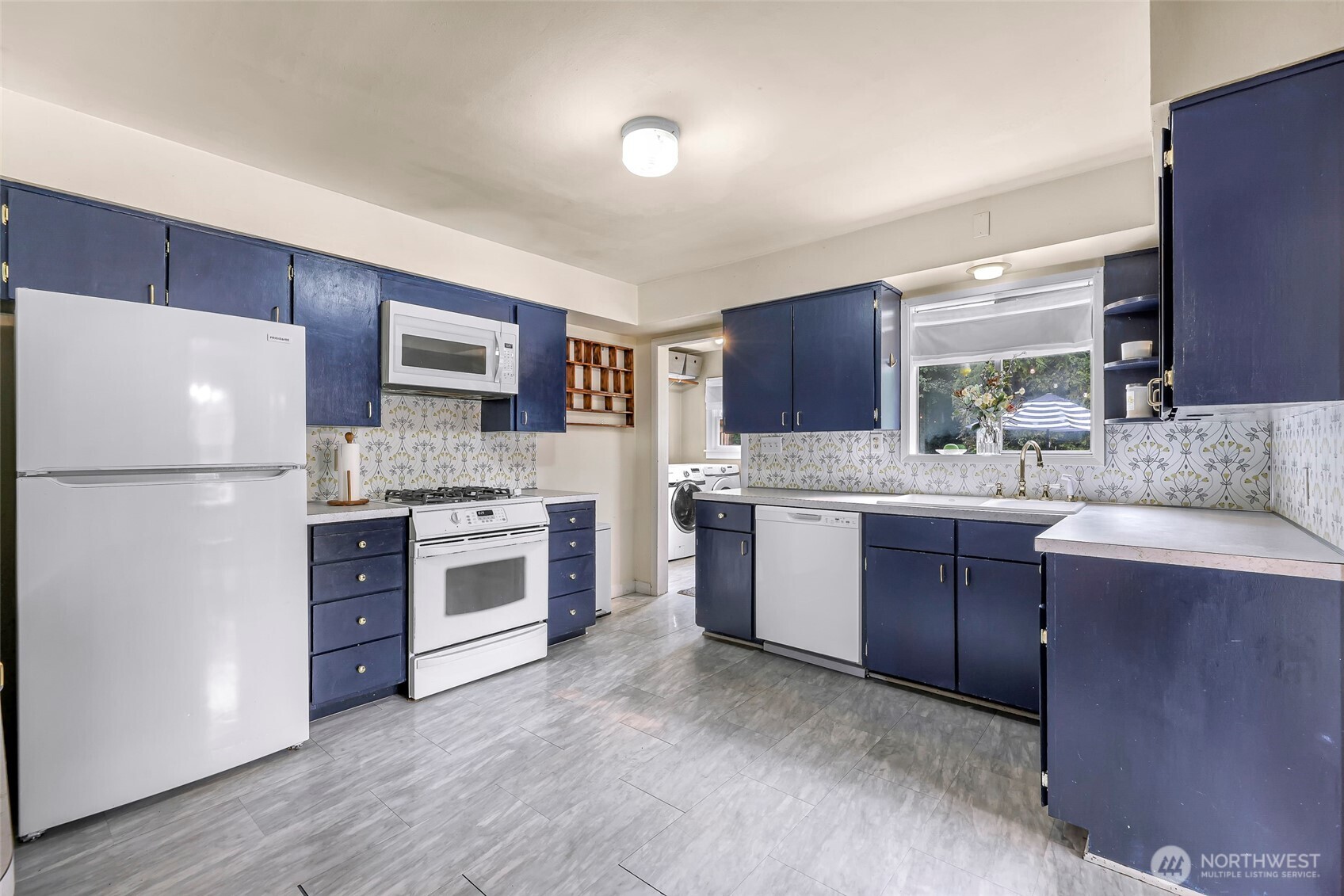 Blaine, Washington, 98230, United States, 4 Bedrooms Bedrooms, ,2 BathroomsBathrooms,Residential,For Sale,1939875