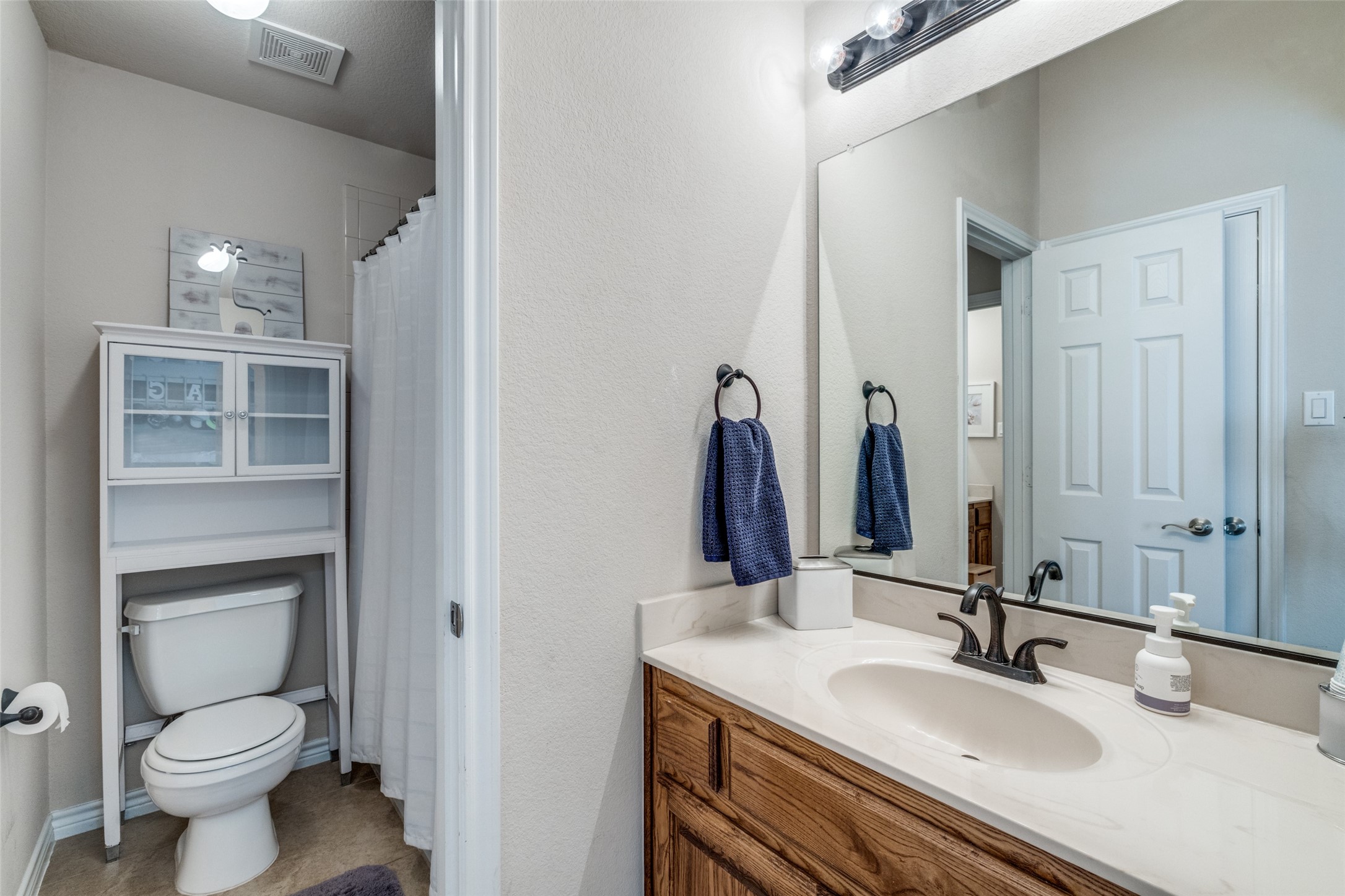 Kennedale, Texas, 76060, United States, 5 Bedrooms Bedrooms, ,4 BathroomsBathrooms,Residential,For Sale,1926987