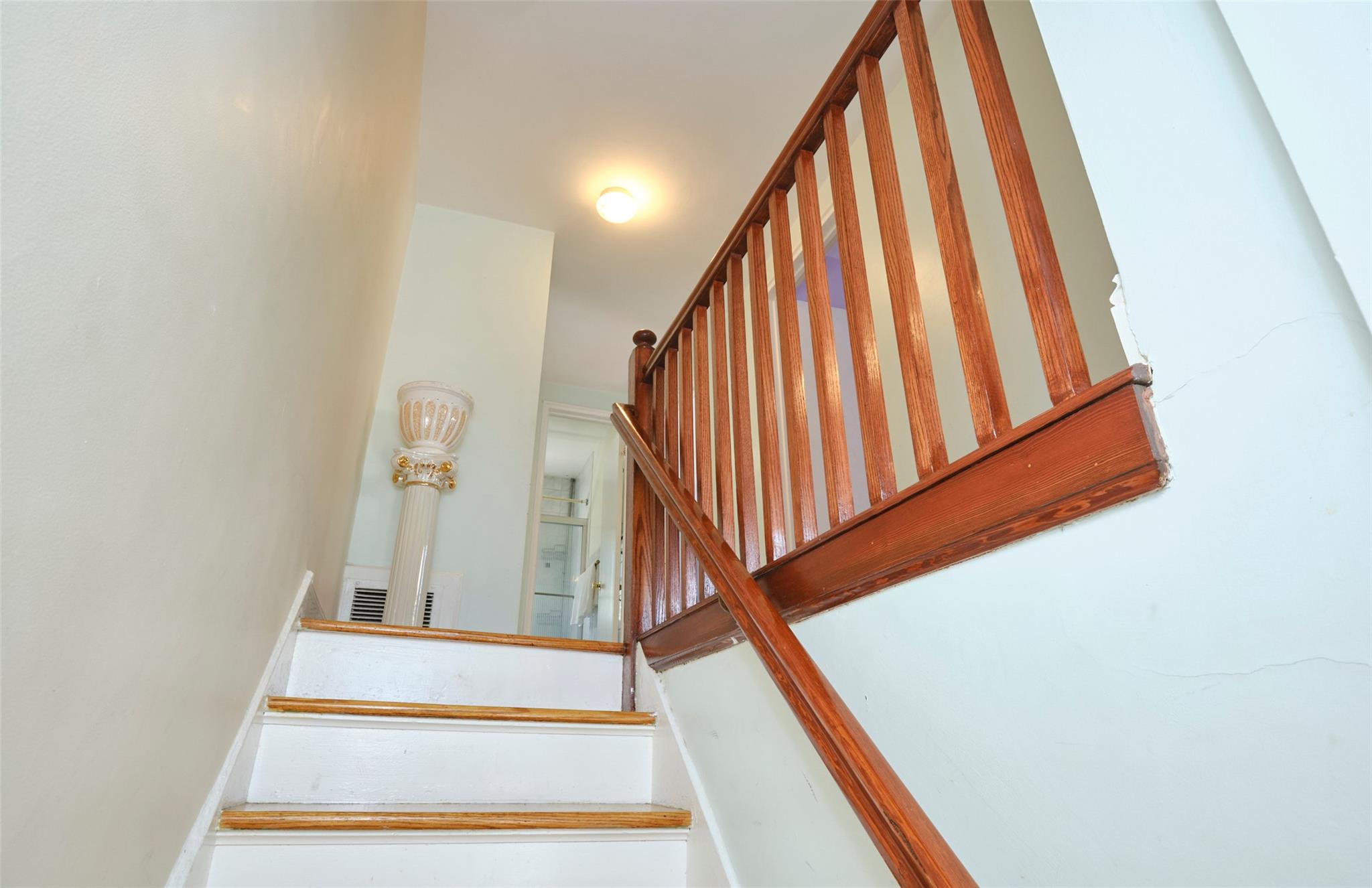 Bronx, New York, 10469, United States, 3 Bedrooms Bedrooms, ,3 BathroomsBathrooms,Residential,For Sale,1907076