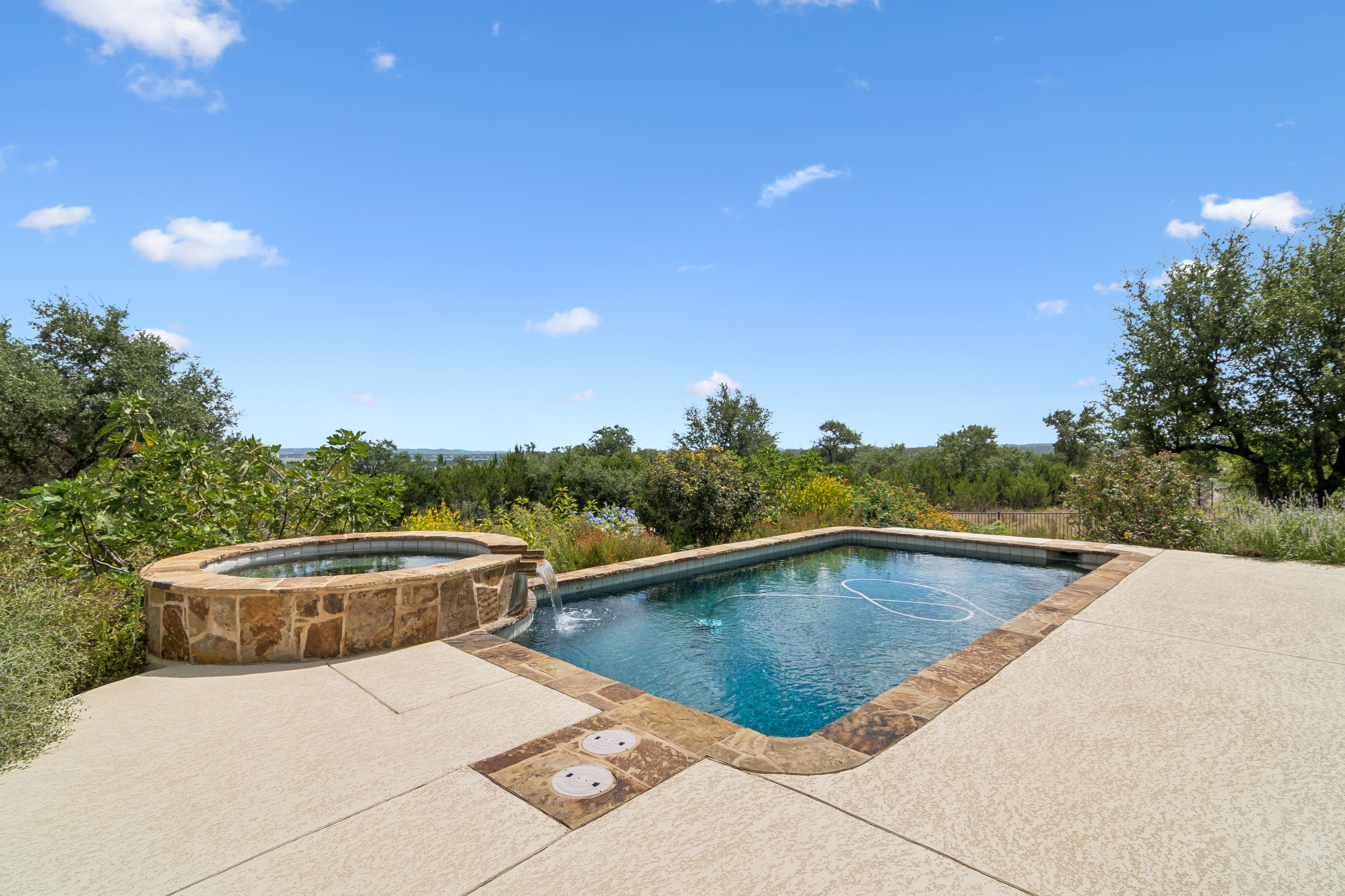  Elevated Living in Lakeview Ridge Estate - 物件實景