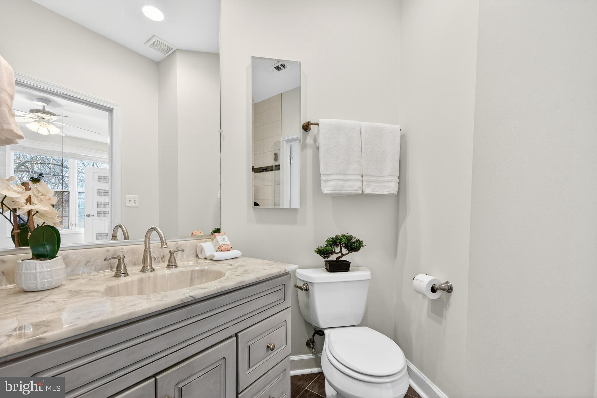 Arlington, Virginia, 22201, United States, 2 Bedrooms Bedrooms, ,2 BathroomsBathrooms,Residential,For Sale,2008587