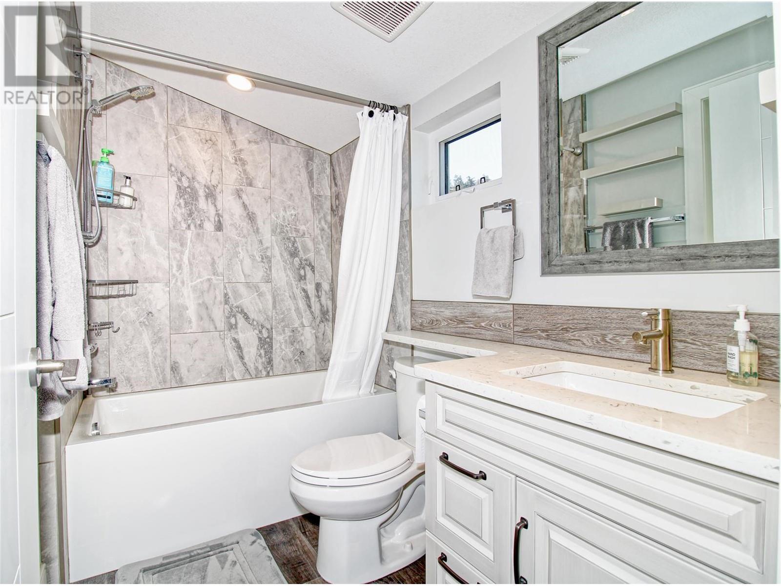 KELOWNA, British Columbia, V1Z 3R8, CA, 3 Bedrooms Bedrooms, ,3 BathroomsBathrooms,Residential,For Sale,1951197