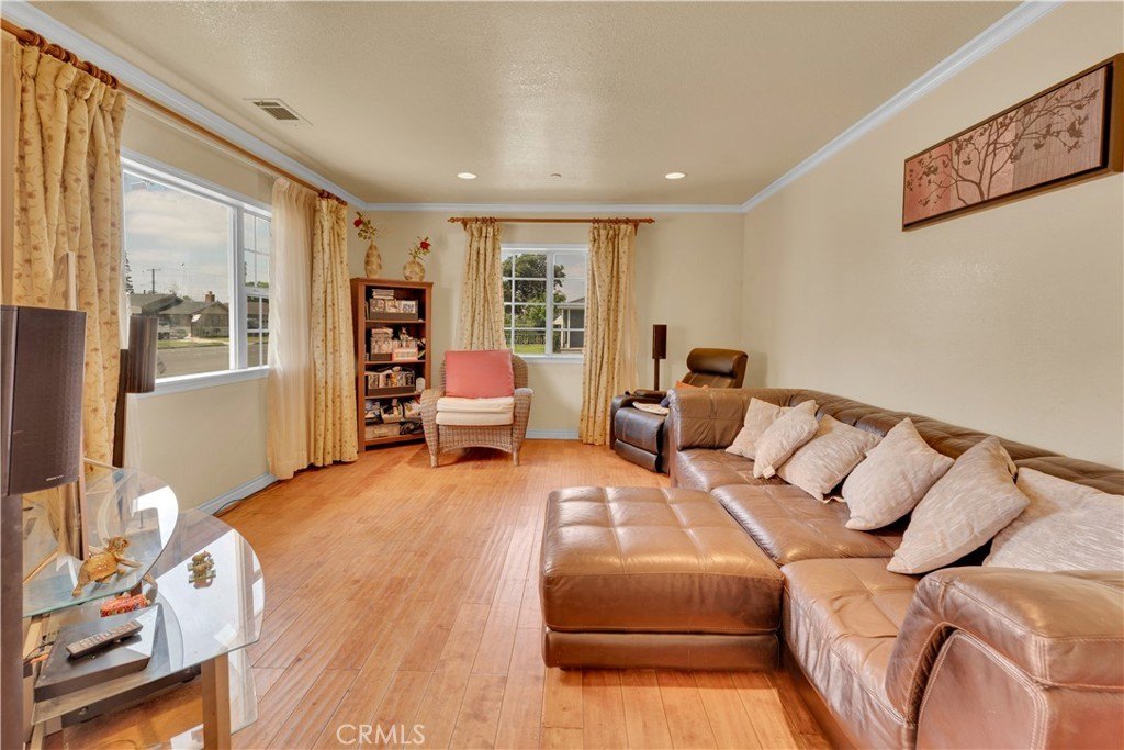 Downey, California, 90242, United States, 3 Bedrooms Bedrooms, ,2 BathroomsBathrooms,Residential,For Sale,1938023
