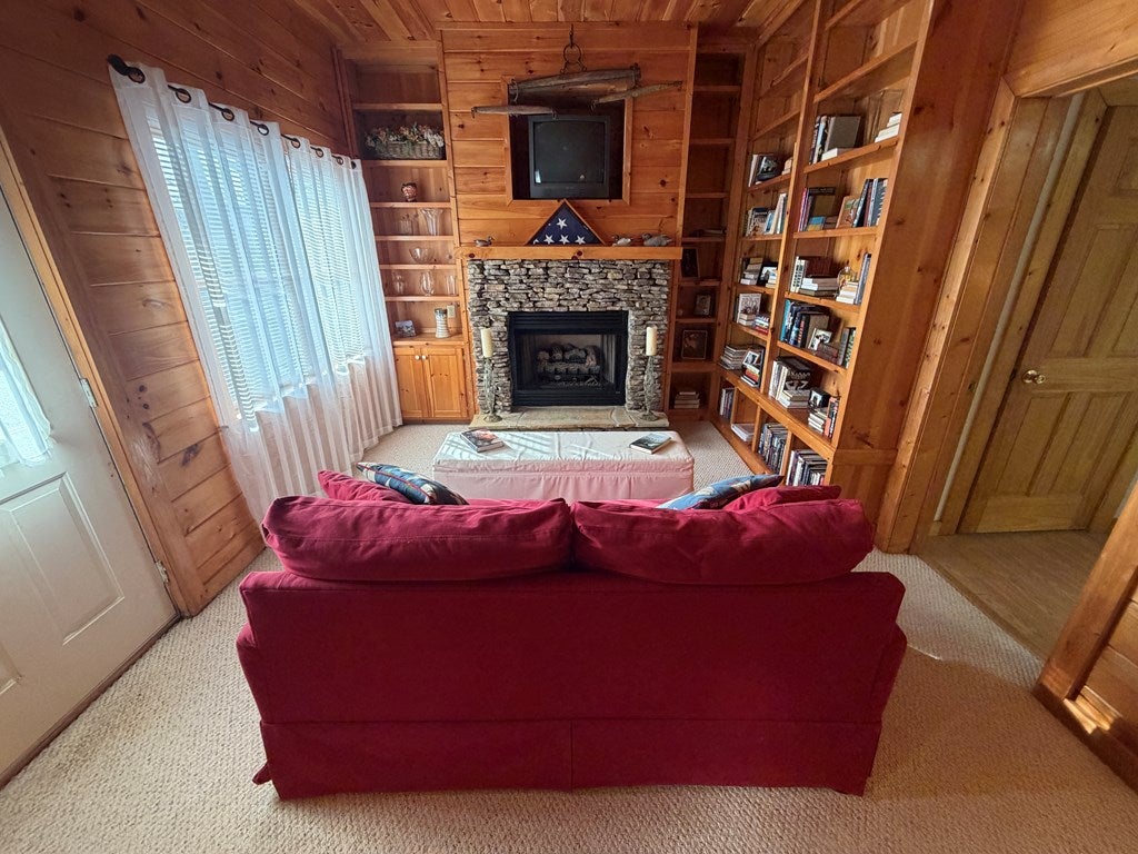 Ellijay, Georgia, 30536, United States, 3 Bedrooms Bedrooms, ,3 BathroomsBathrooms,Residential,For Sale,2009787