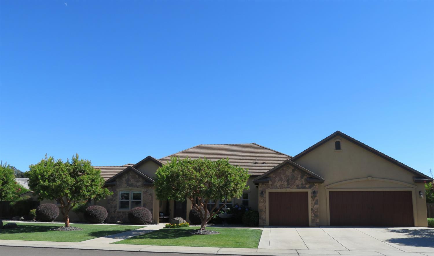 Oakdale, California, 95361, United States, 3 Bedrooms Bedrooms, ,4 BathroomsBathrooms,Residential,For Sale,1905843