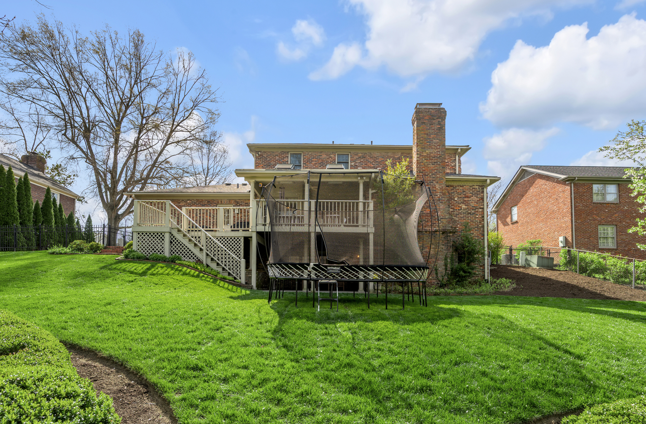  2071 Manor Drive - 物件實景