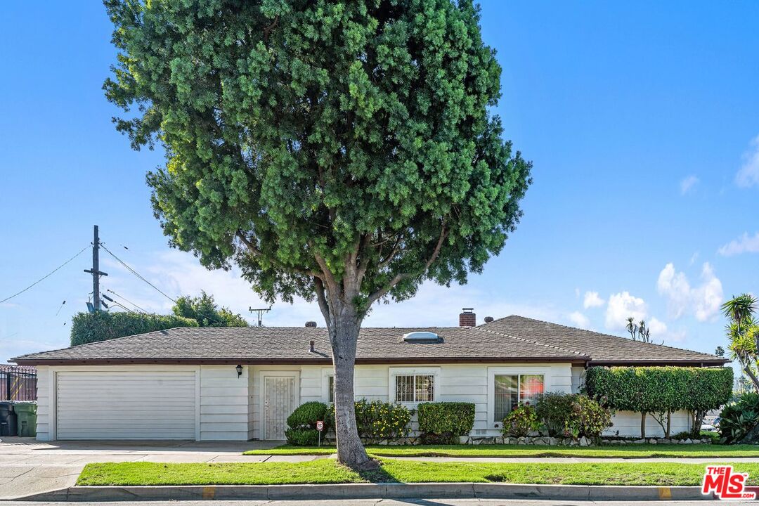 Los Angeles, California, 90056, United States, 2 Bedrooms Bedrooms, ,3 BathroomsBathrooms,Residential,For Sale,2001652