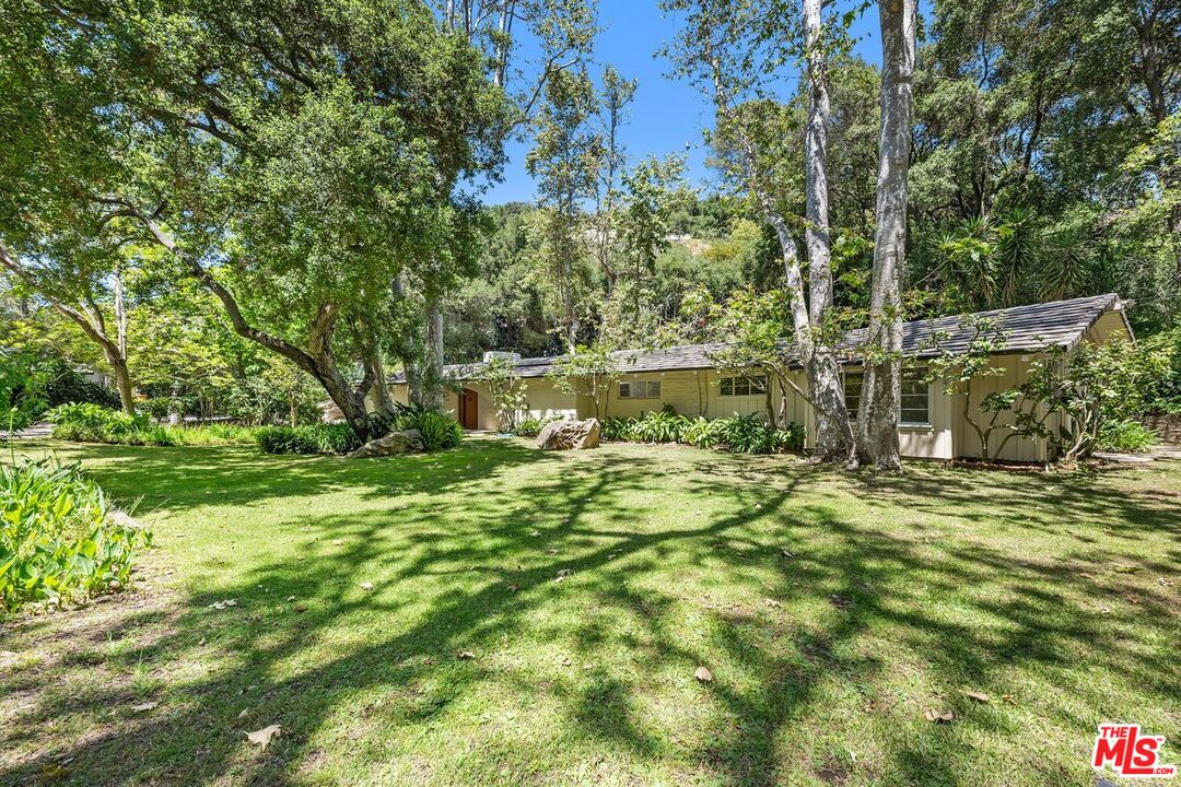 Los Angeles, California, 90049, United States, 4 Bedrooms Bedrooms, ,4 BathroomsBathrooms,Residential,For Sale,1901506