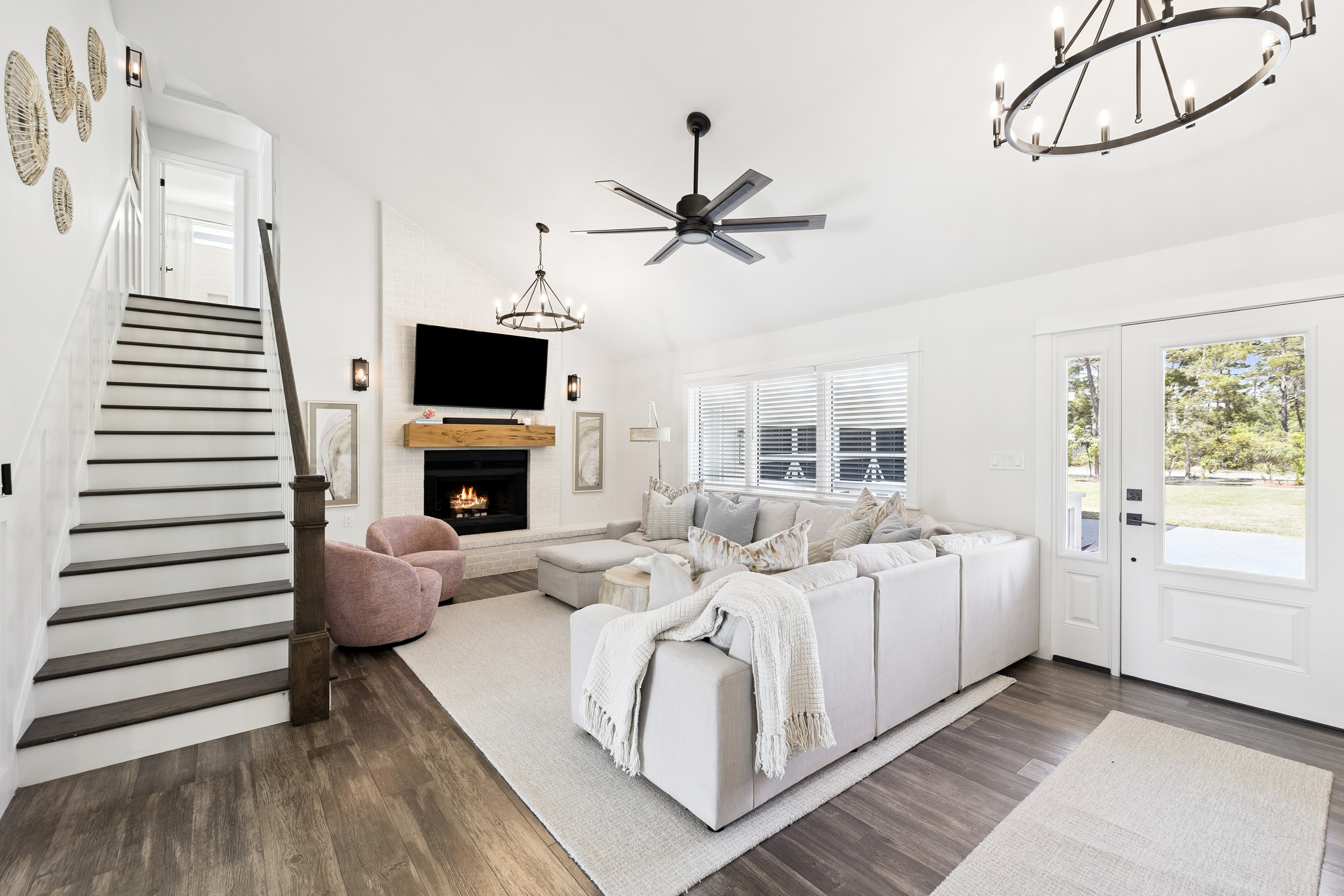  Completely Renovated Home On Half-Acre Lot Near Gulf Place - 物件實景