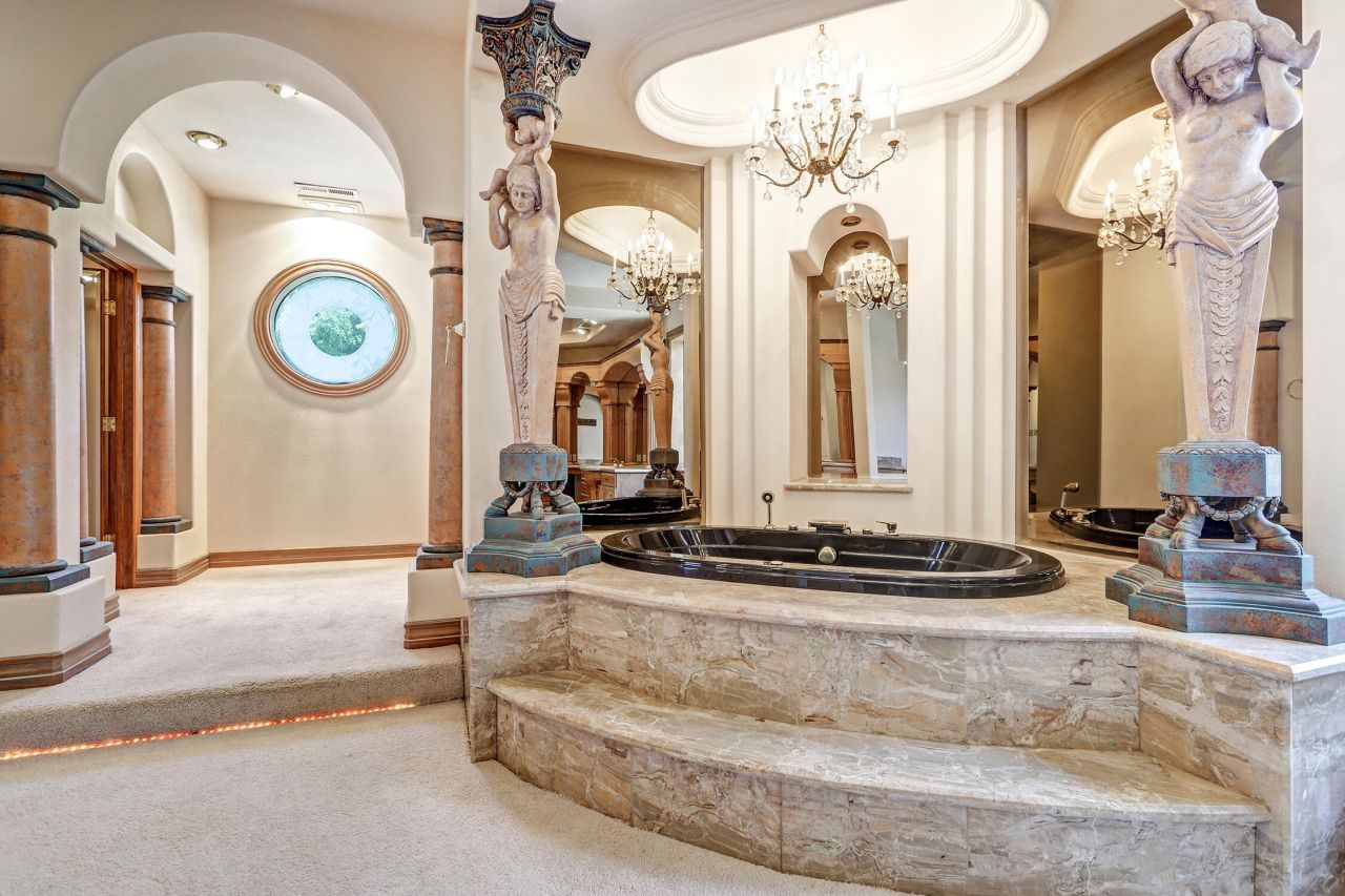 Los Ranchos, New Mexico, 87107, United States, 5 Bedrooms Bedrooms, ,5 BathroomsBathrooms,Residential,For Sale,1900994