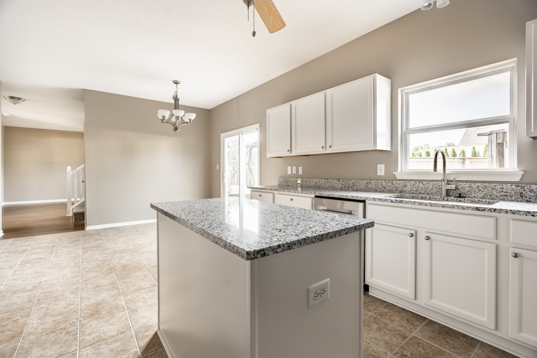  Beautifully Remodeled Geist-Area 4 Bedroom Home - 物件實景