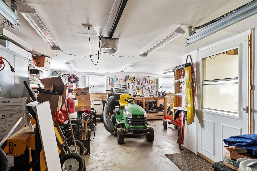 Beverly, Massachusetts, 01915, United States, 3 Bedrooms Bedrooms, ,2 BathroomsBathrooms,Residential,For Sale,1912054