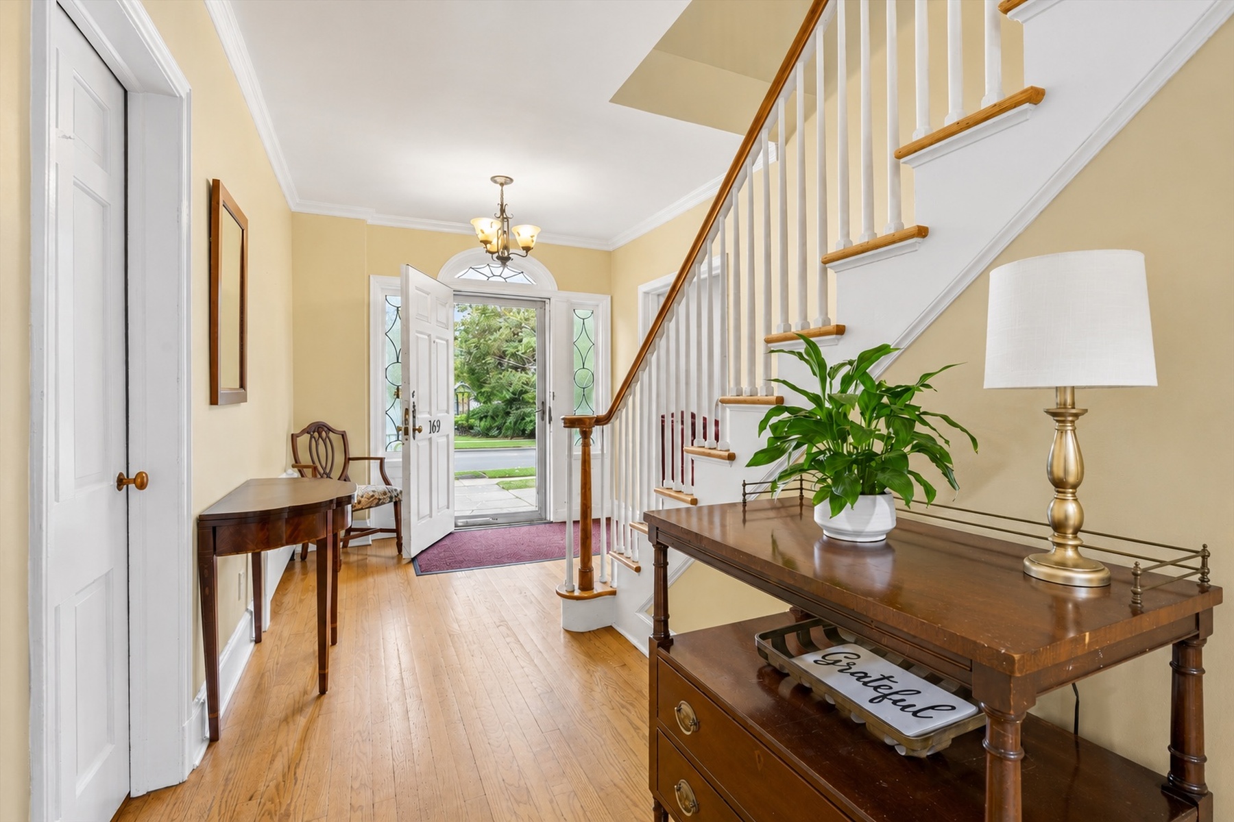  “DETACHED BRICK AND STONE HOME IN FOREST HILLS GARDENS? - 物件實景