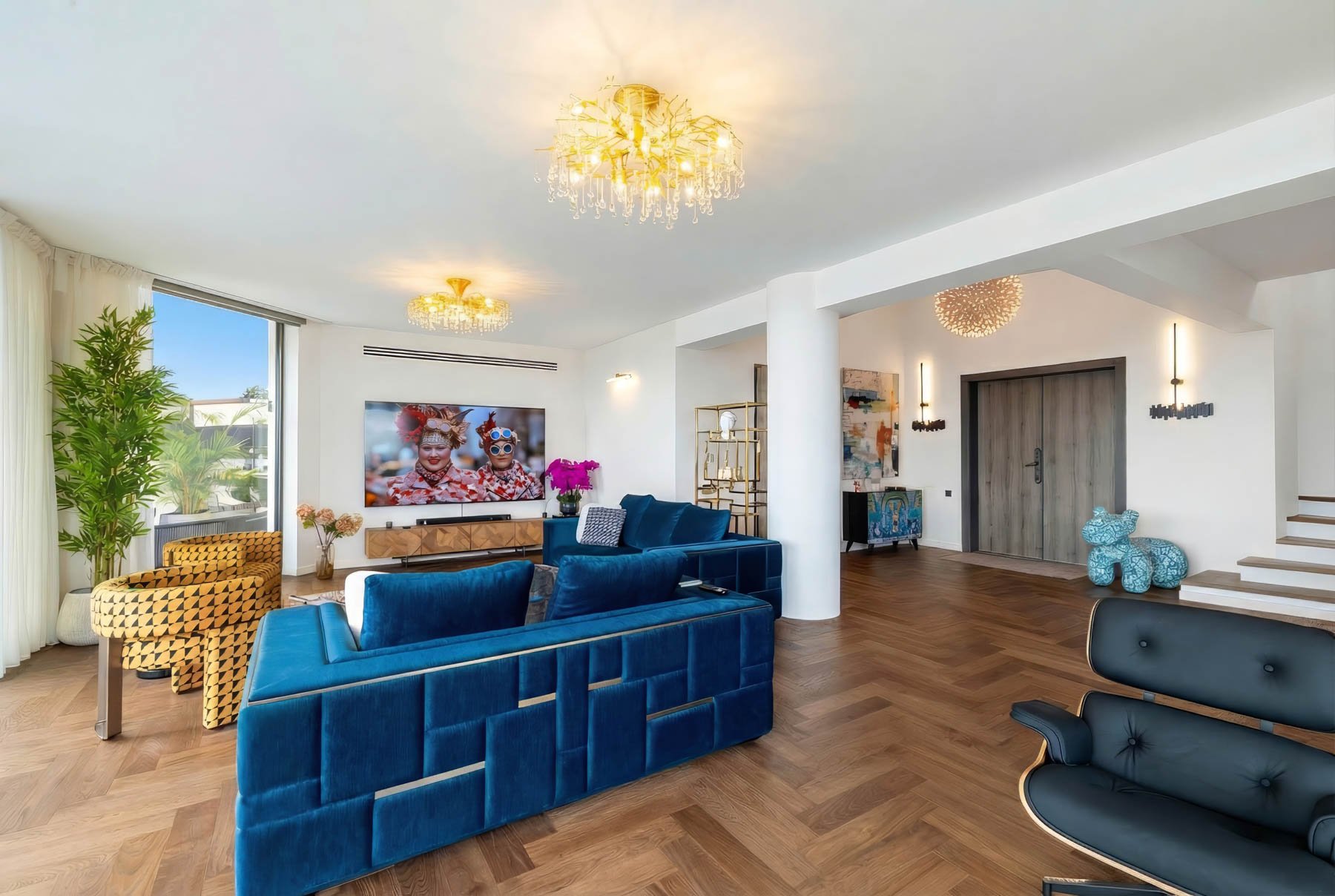  Statement Living: A Seven-Bedroom Villa with Private Pool in Limassol - 物件實景