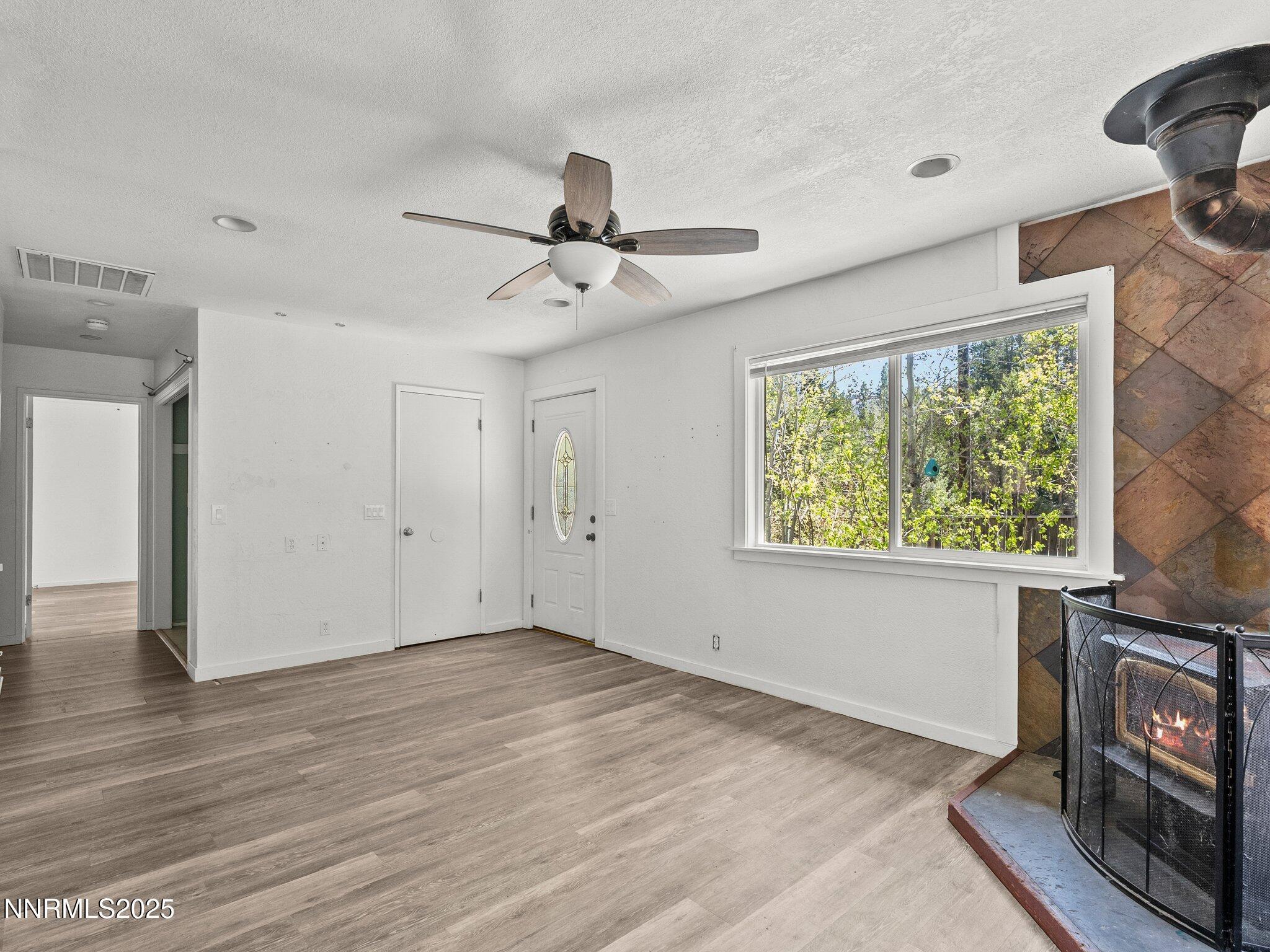 South Lake Tahoe, California, 96150, United States, 3 Bedrooms Bedrooms, ,2 BathroomsBathrooms,Residential,For Sale,1735880