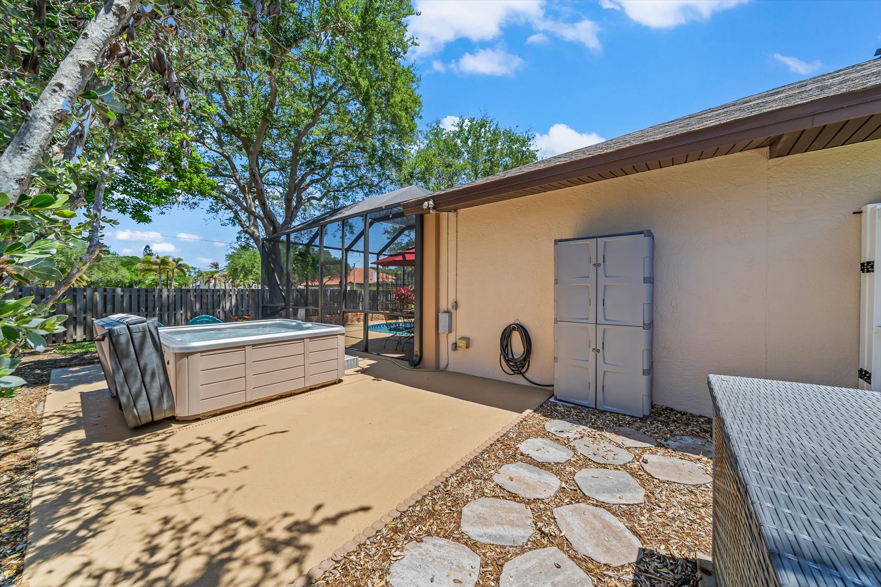  560 Veracruz Boulevard, Indialantic, FL, 32903 - 物件實景